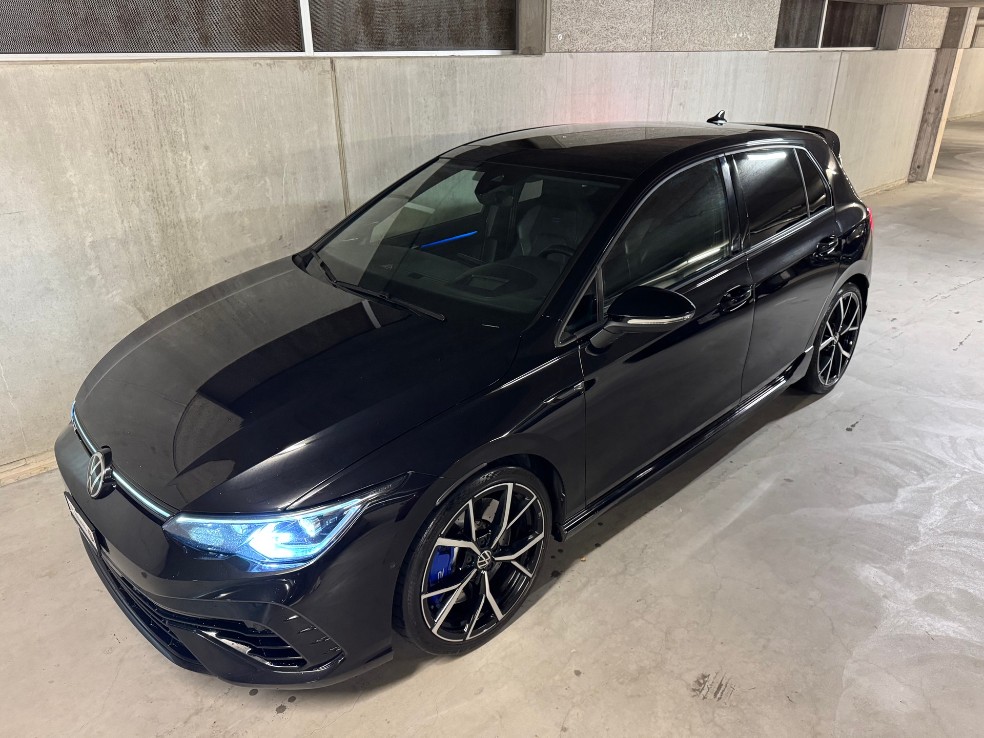 VW Golf 2.0 TSI R DSG 4Motion-image-9