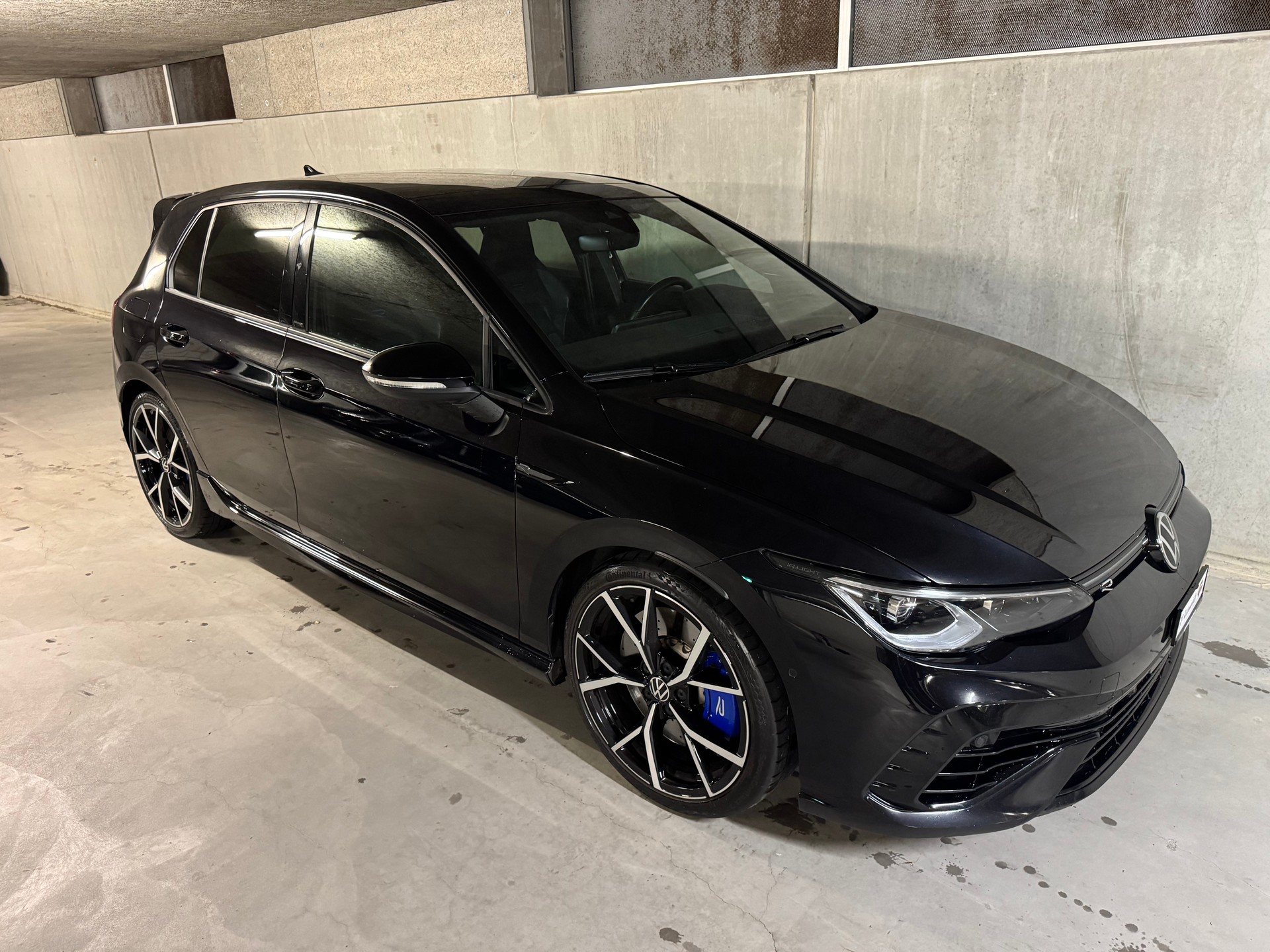 VW Golf 2.0 TSI R DSG 4Motion-image-3