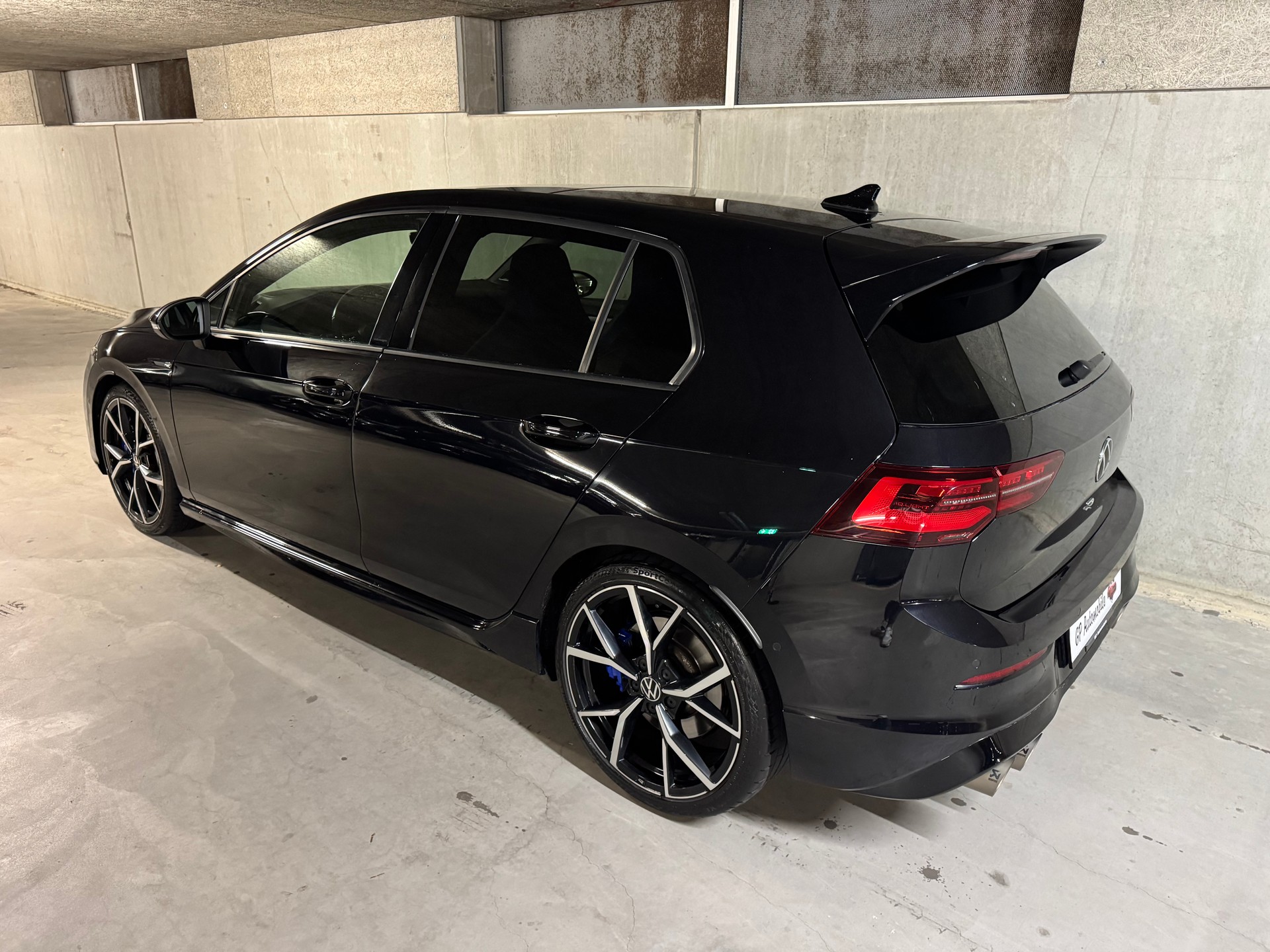 VW Golf 2.0 TSI R DSG 4Motion-image-2