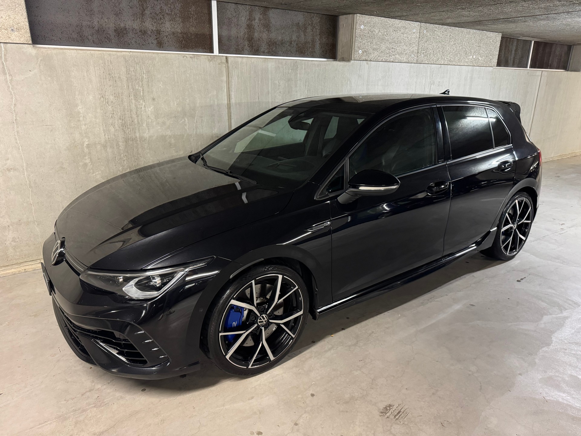 VW Golf 2.0 TSI R DSG 4Motion-image-0