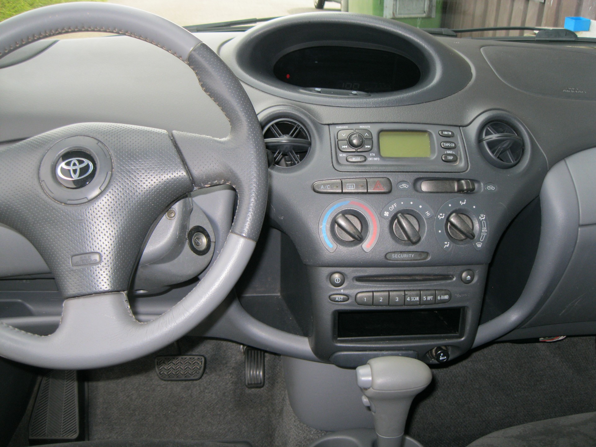 TOYOTA Yaris 1.3 Linea Sol-image-7