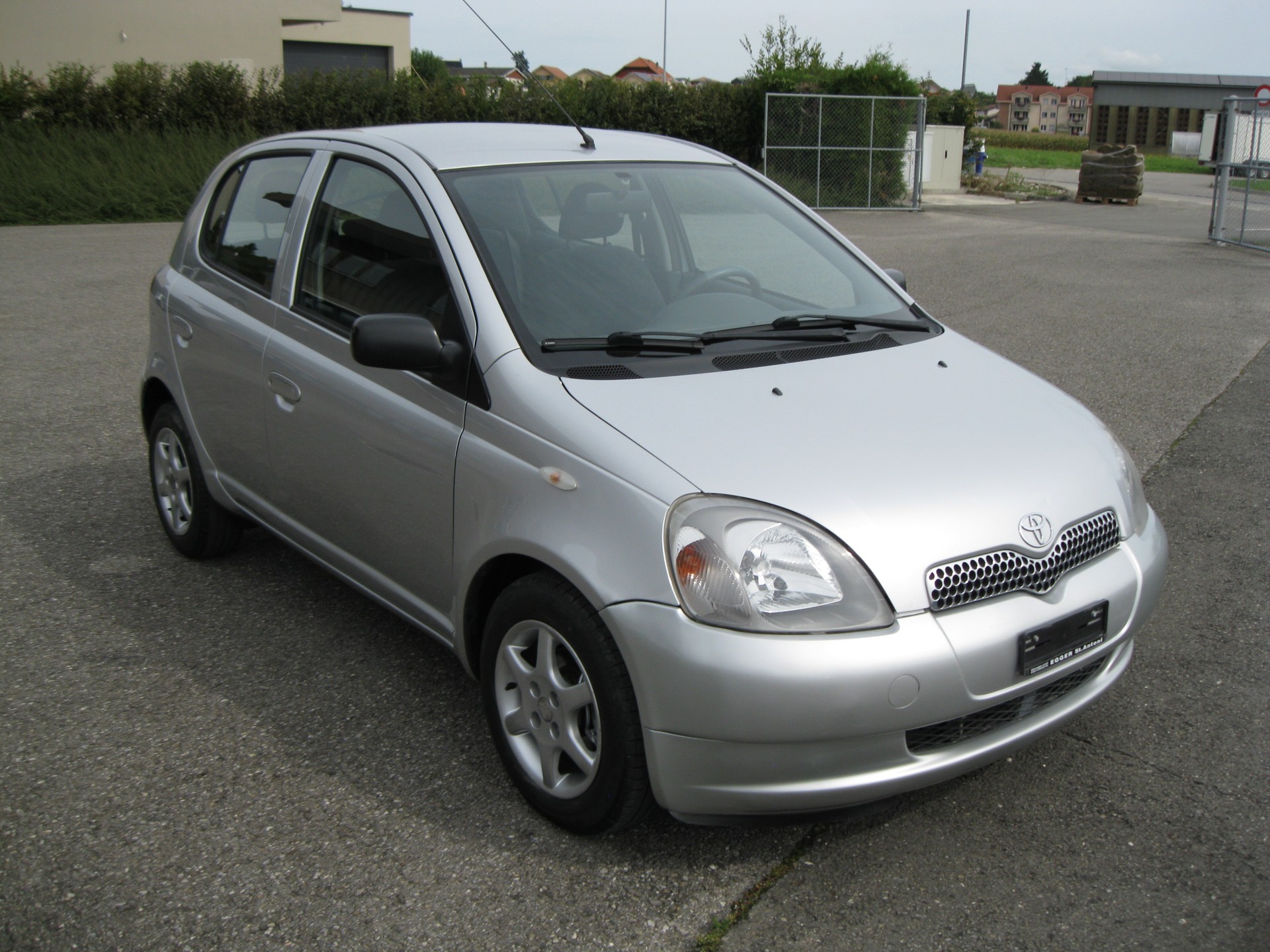 TOYOTA Yaris 1.3 Linea Sol-image-3
