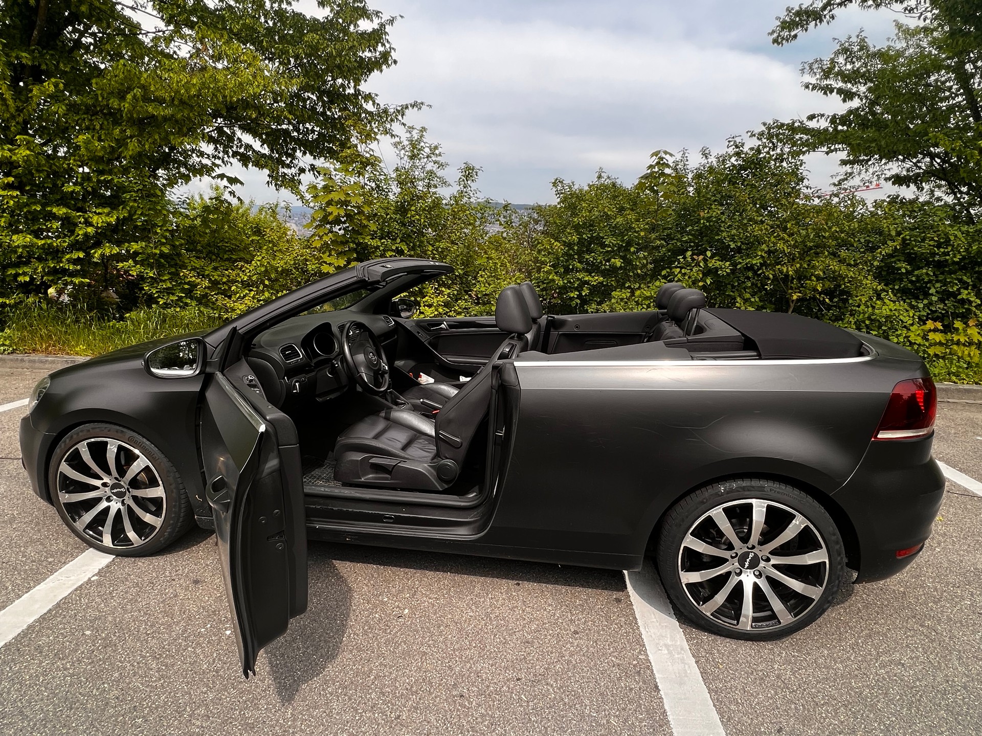 VW Golf Cabrio 2.0 TDI BMT DSG-image-13