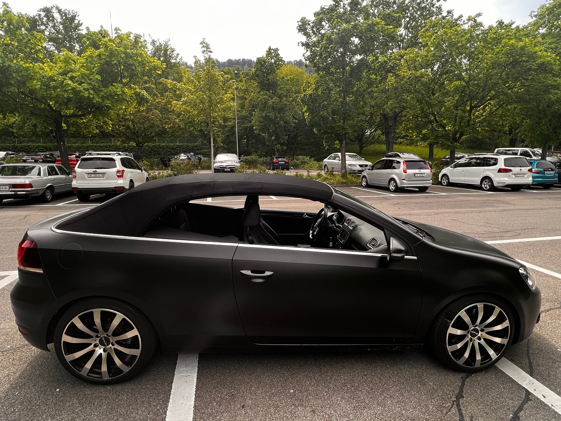 VW Golf Cabrio 2.0 TDI BMT DSG-image-17