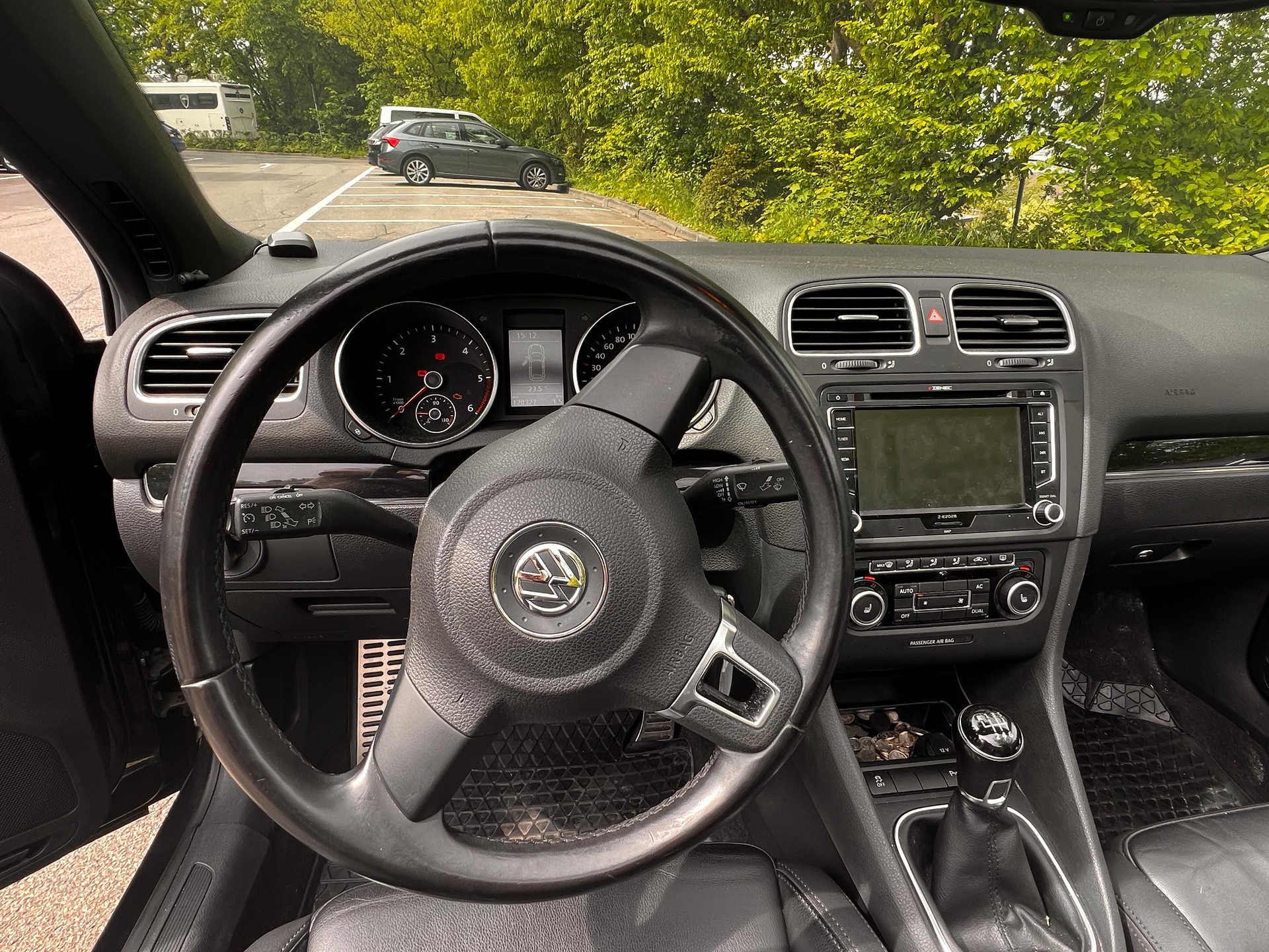 VW Golf Cabrio 2.0 TDI BMT DSG-image-15