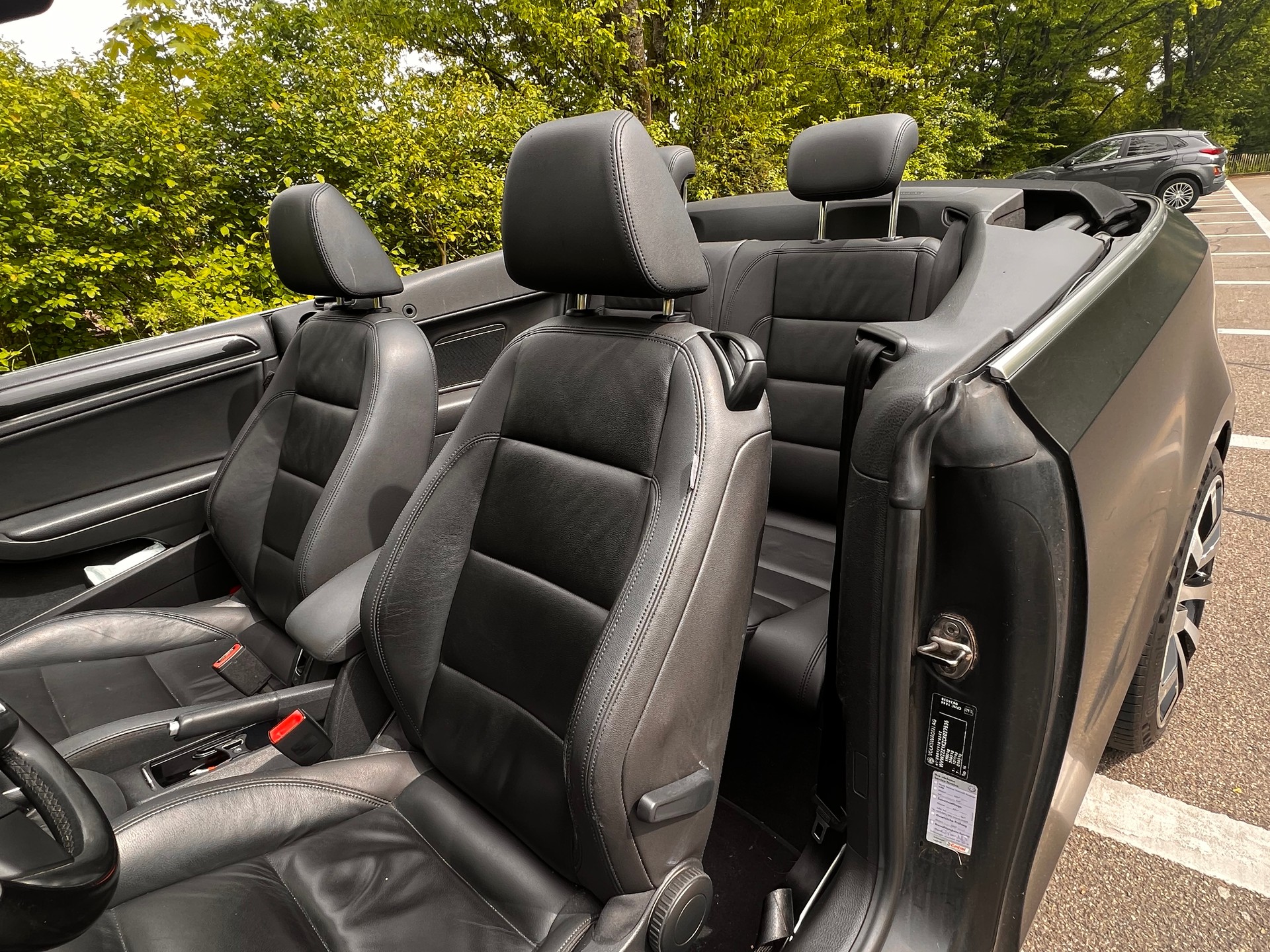 VW Golf Cabrio 2.0 TDI BMT DSG-image-12