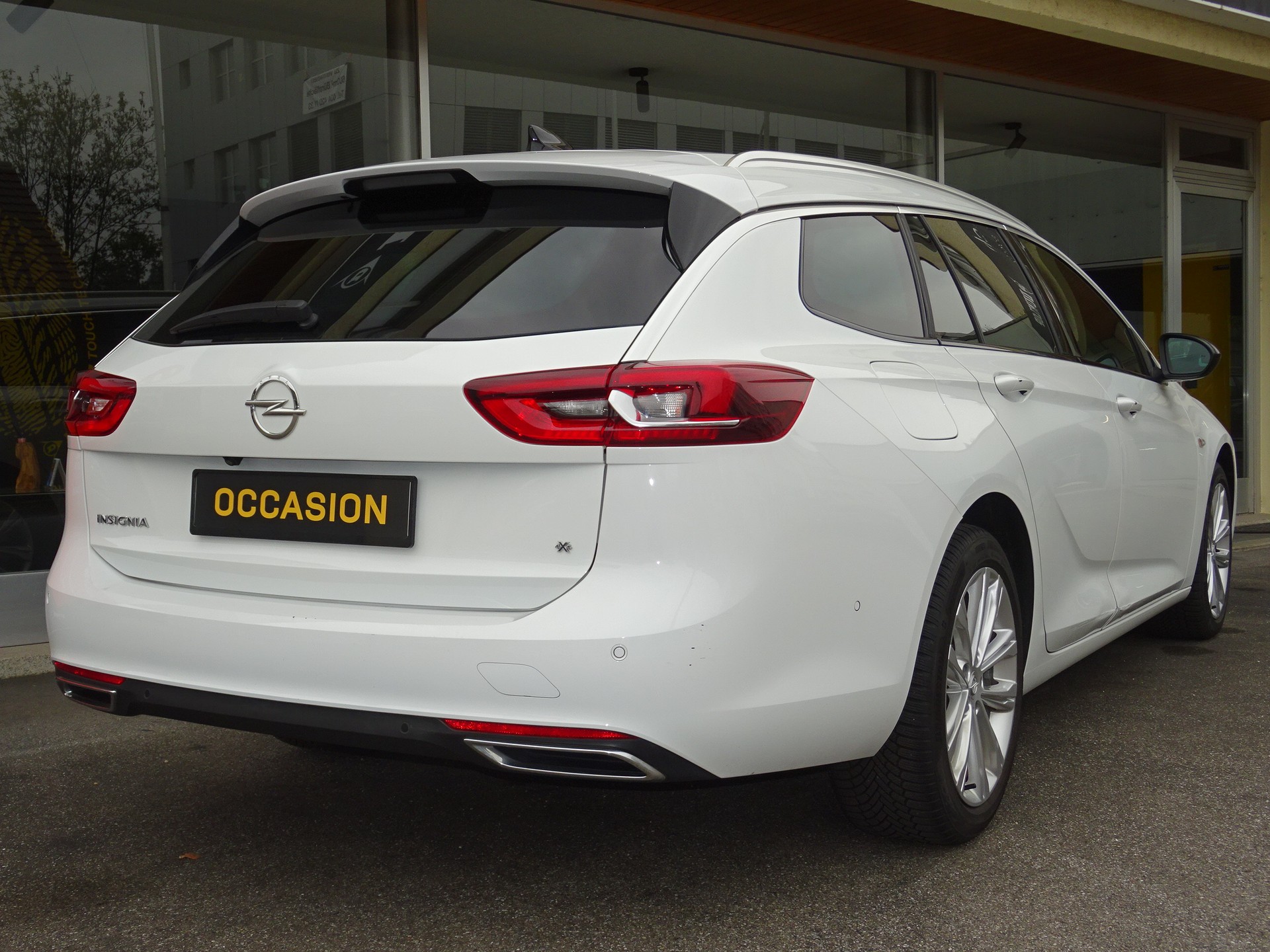 OPEL Insignia 2.0 CDTI Sports Tourer 4WD Ultimate Automatic-image-2