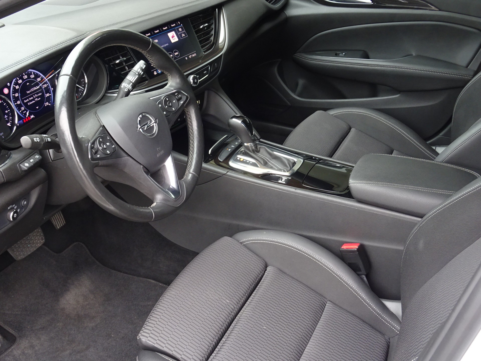 OPEL Insignia 2.0 CDTI Sports Tourer 4WD Ultimate Automatic-image-4