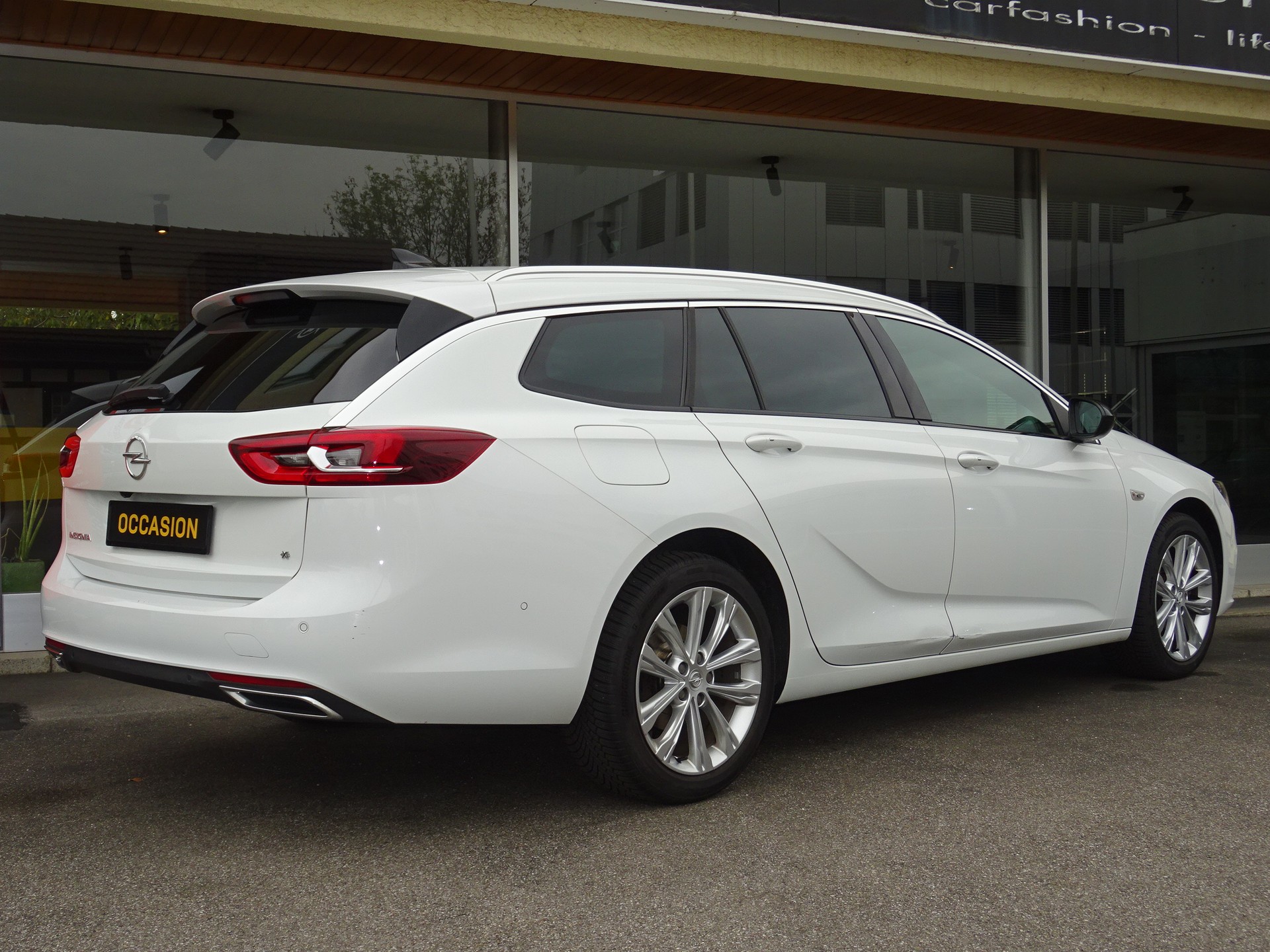 OPEL Insignia 2.0 CDTI Sports Tourer 4WD Ultimate Automatic-image-3