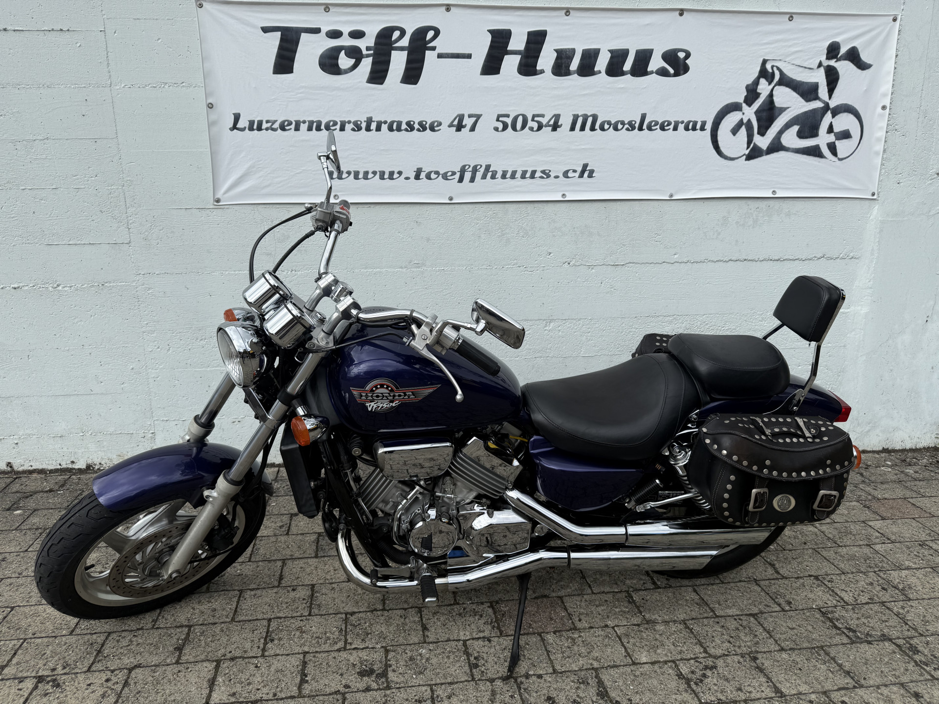 HONDA VF 750 C-showroom-element-1