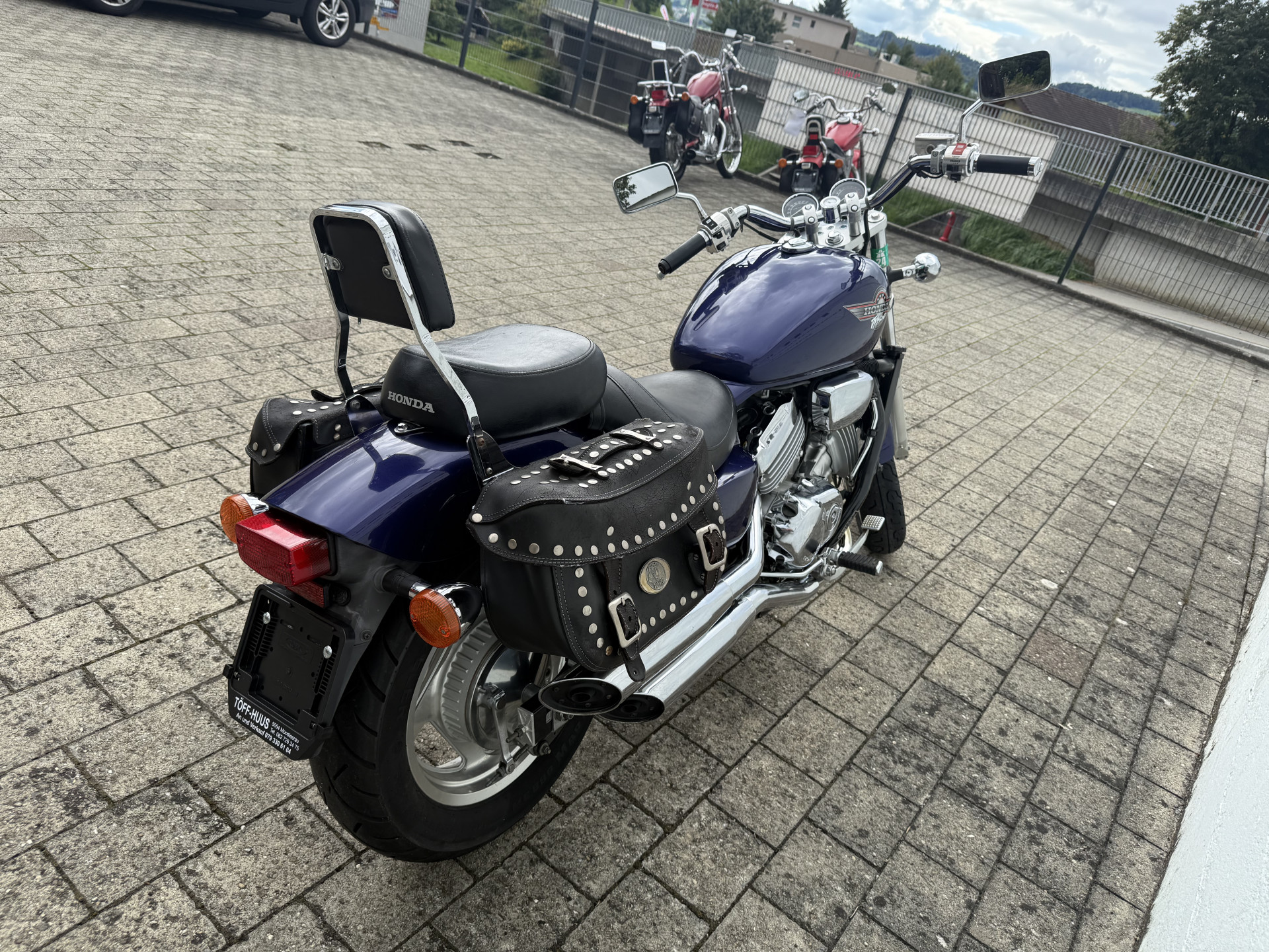 HONDA VF 750 C-showroom-element-3