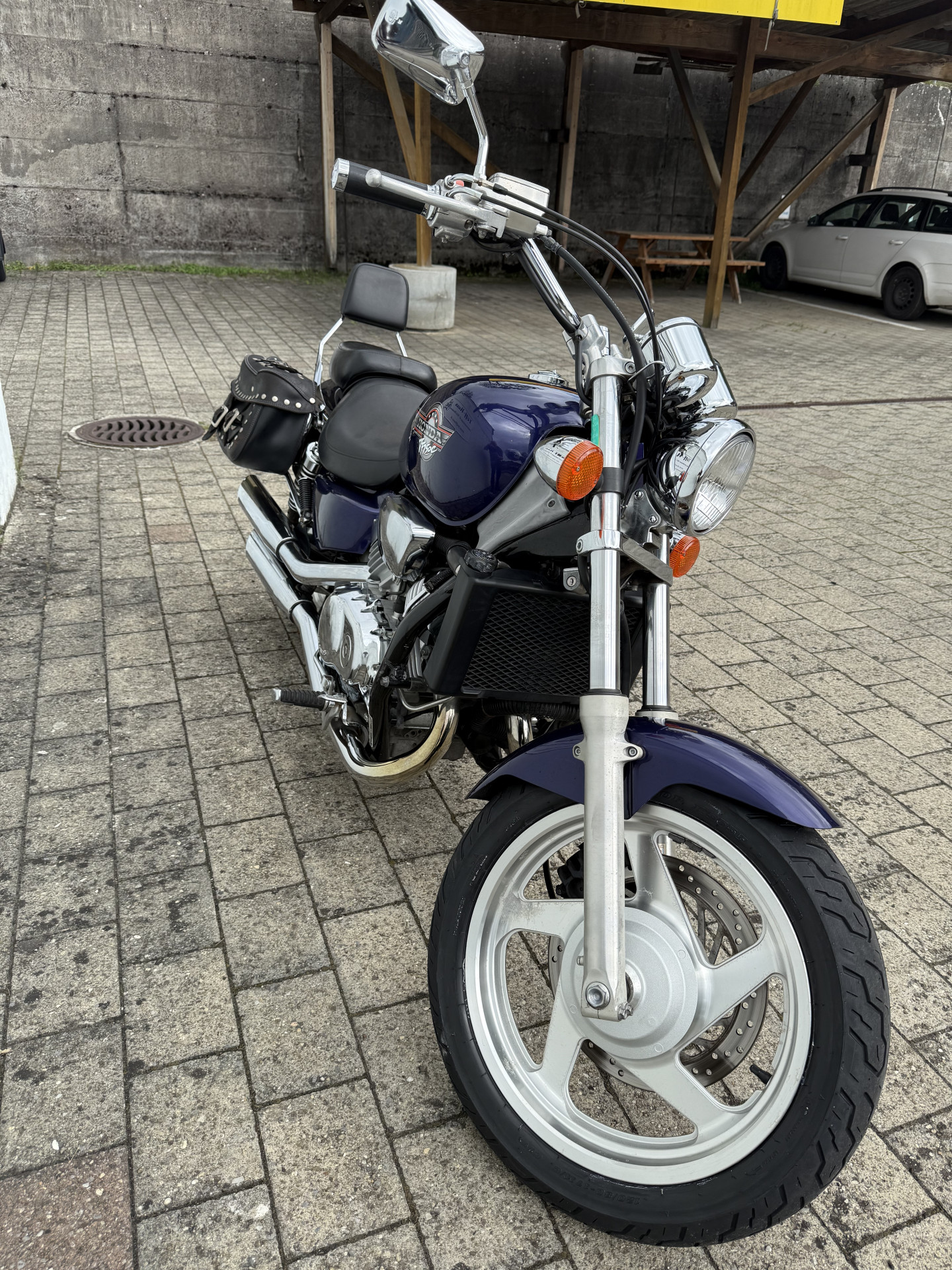 HONDA VF 750 C-image-6