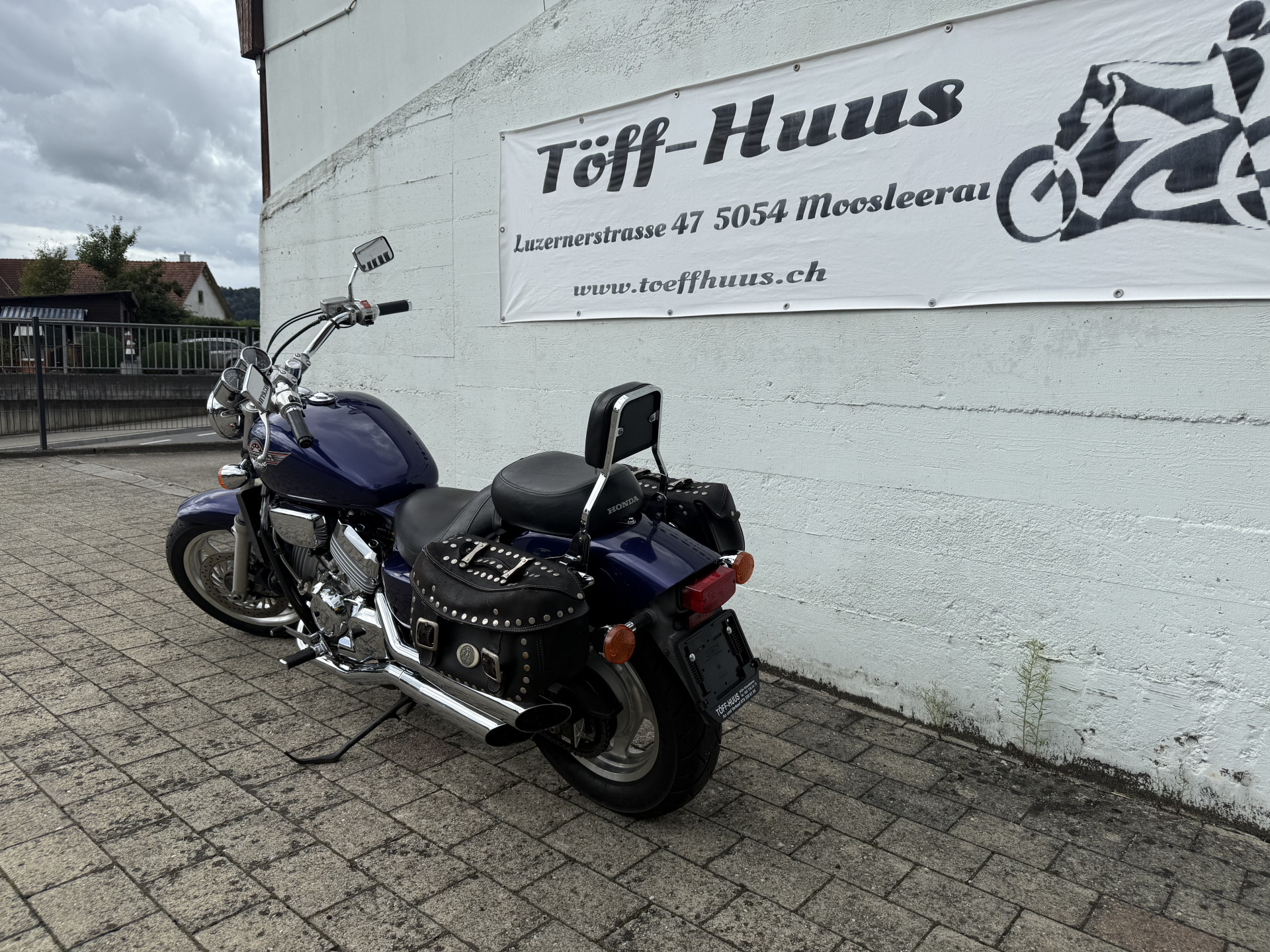 HONDA VF 750 C-showroom-element-2