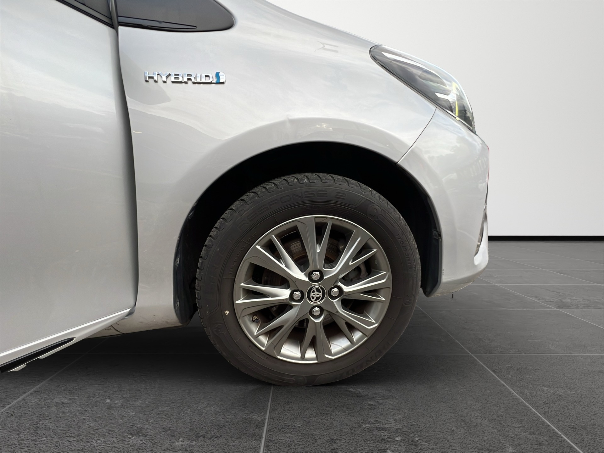 TOYOTA Yaris 1.5 VVT-i HSD Trend-image-17