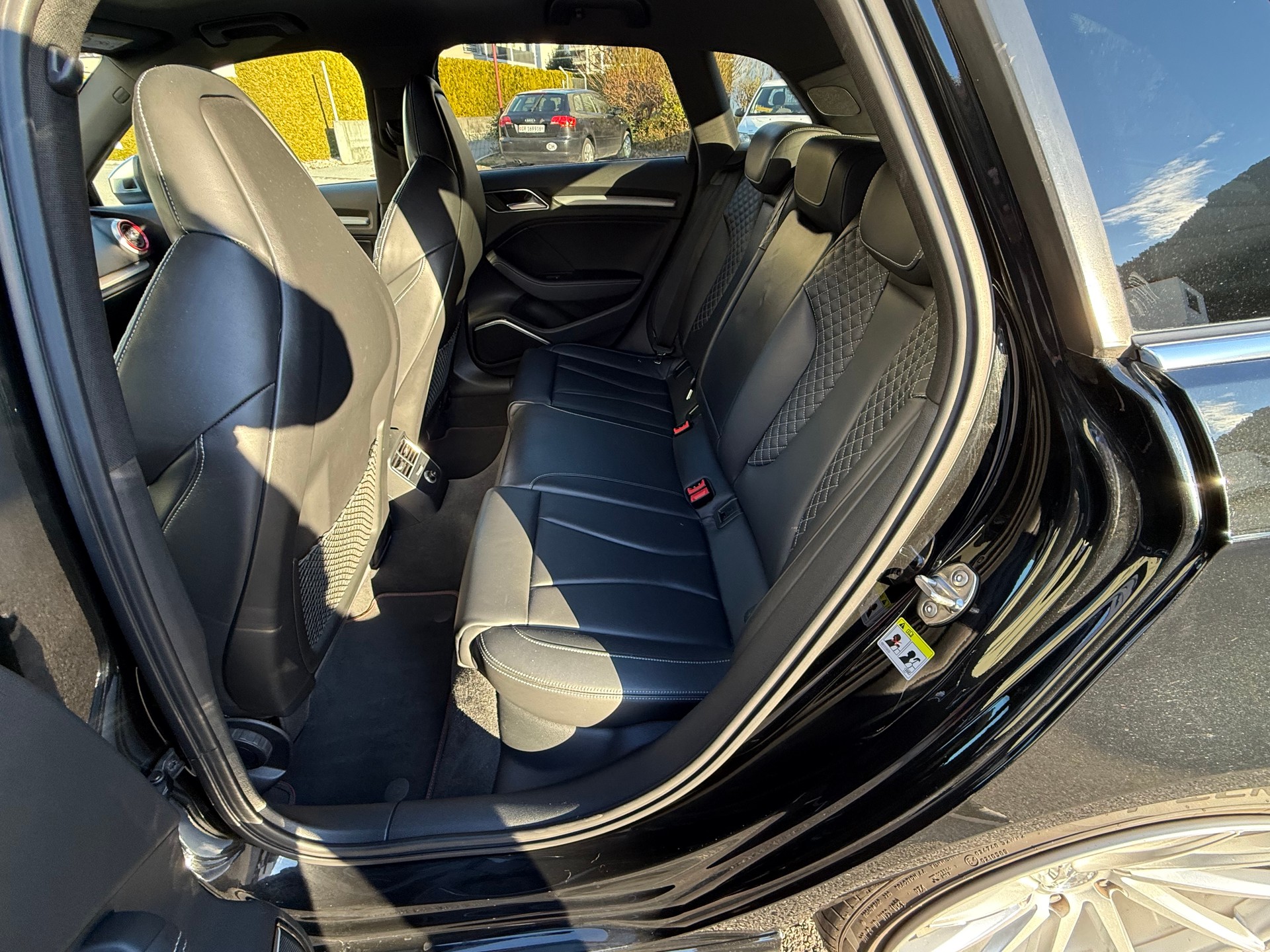 AUDI S3 Sportback 2.0 TFSI quattro S-tronic-image-8