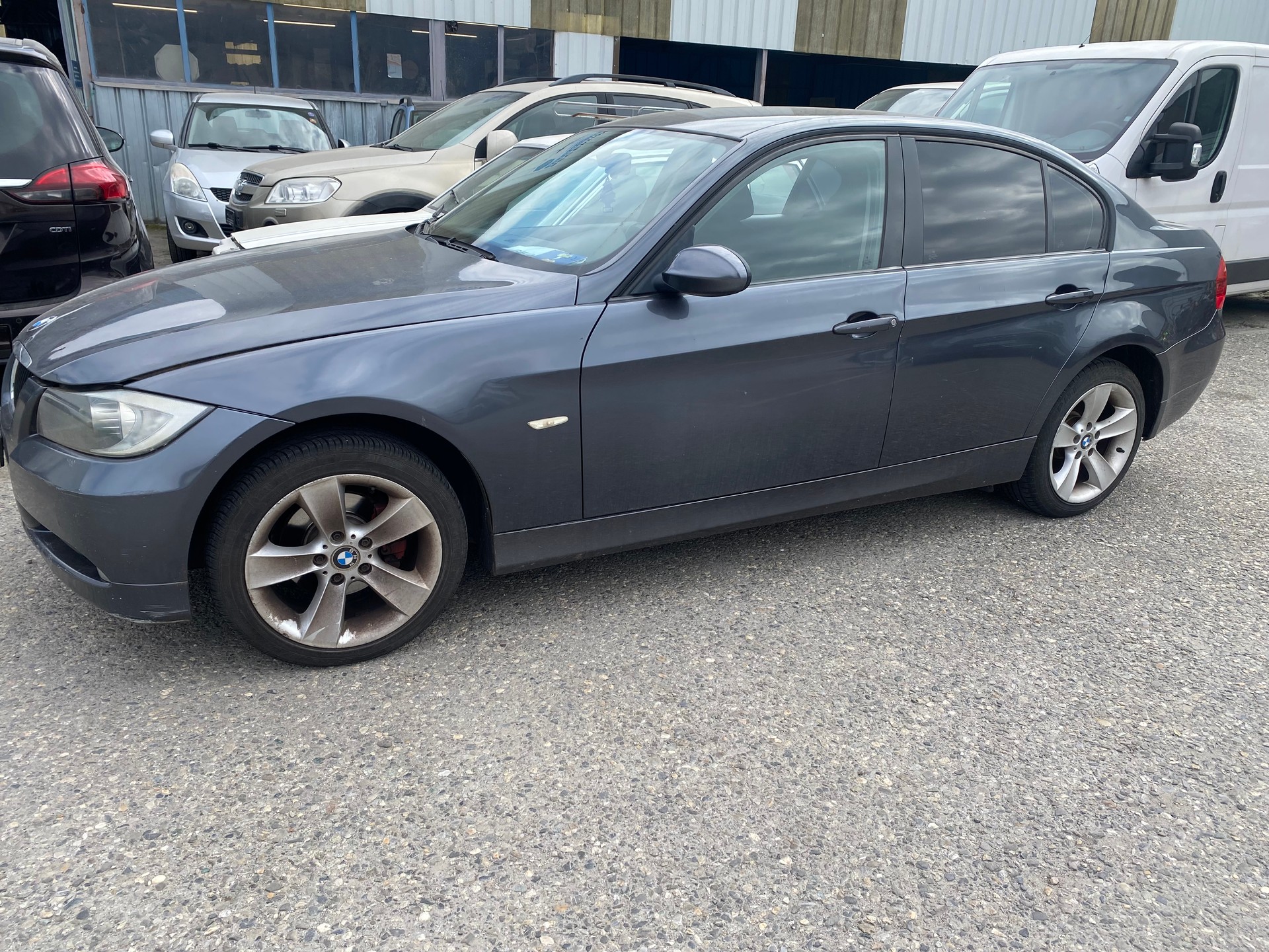 BMW 318i-image-1