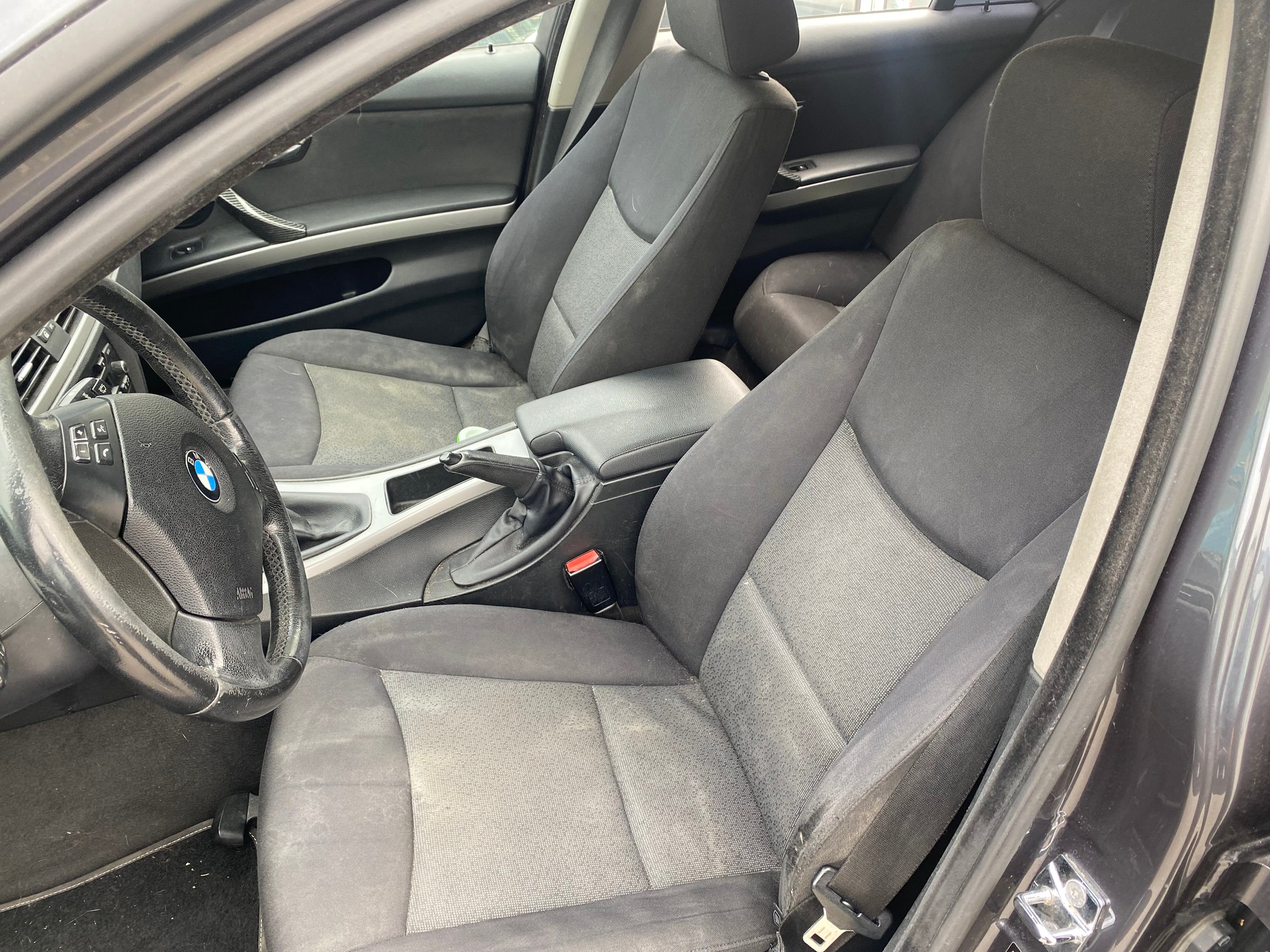 BMW 318i-image-5
