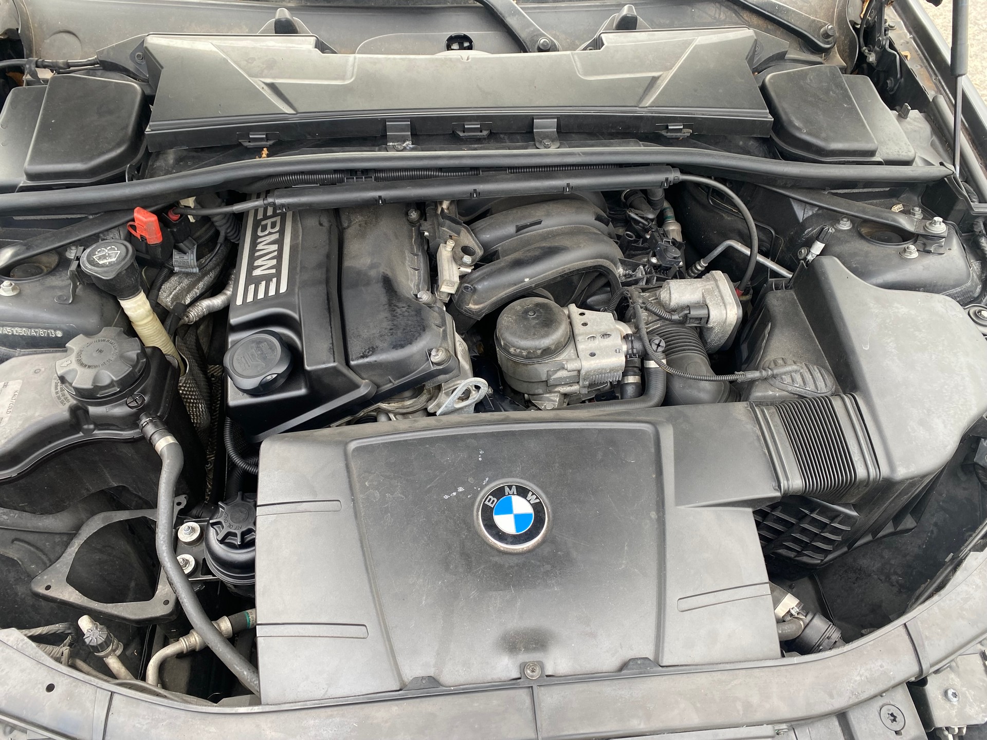 BMW 318i-image-7
