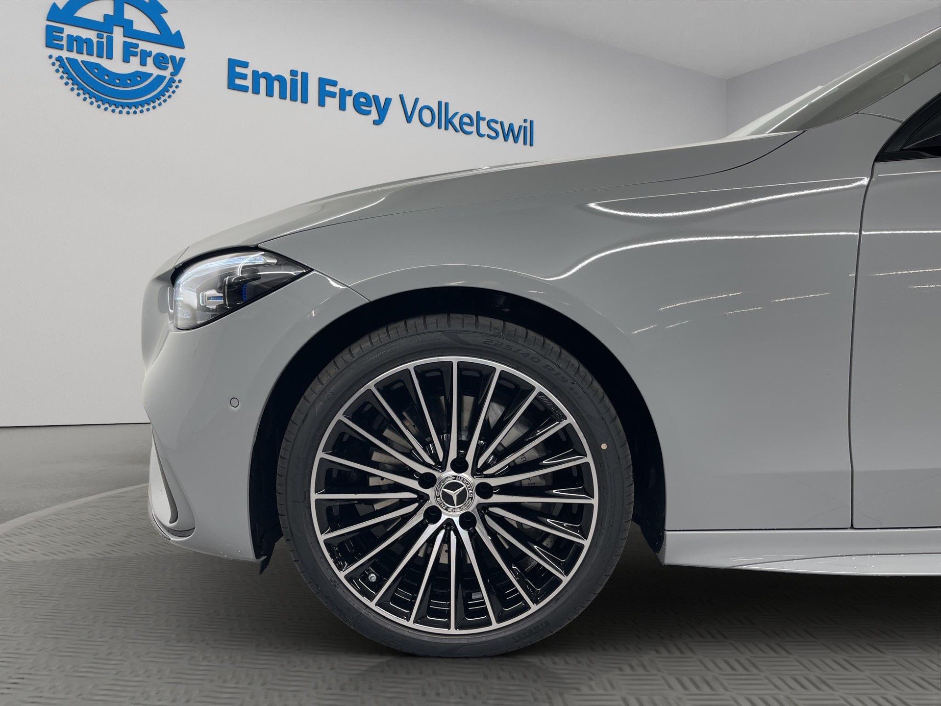 MERCEDES-BENZ C 220 d Swiss Star AMG Line 4matic Kombi-image-3