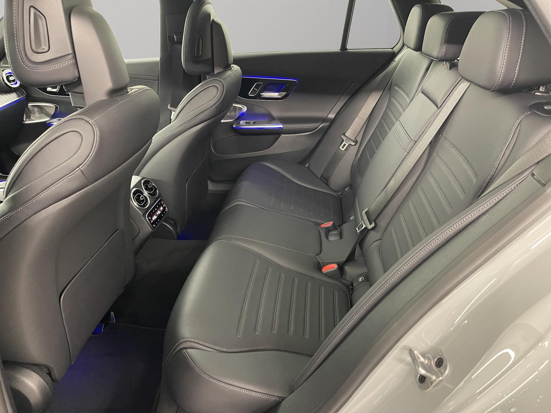 MERCEDES-BENZ C 220 d Swiss Star AMG Line 4matic Kombi-image-6