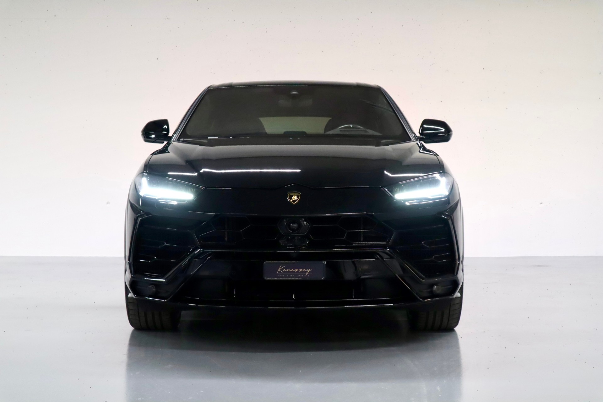 LAMBORGHINI Urus E-Gear | CH-Fzg. | 1. Hand | Top Ausstattung-image-6