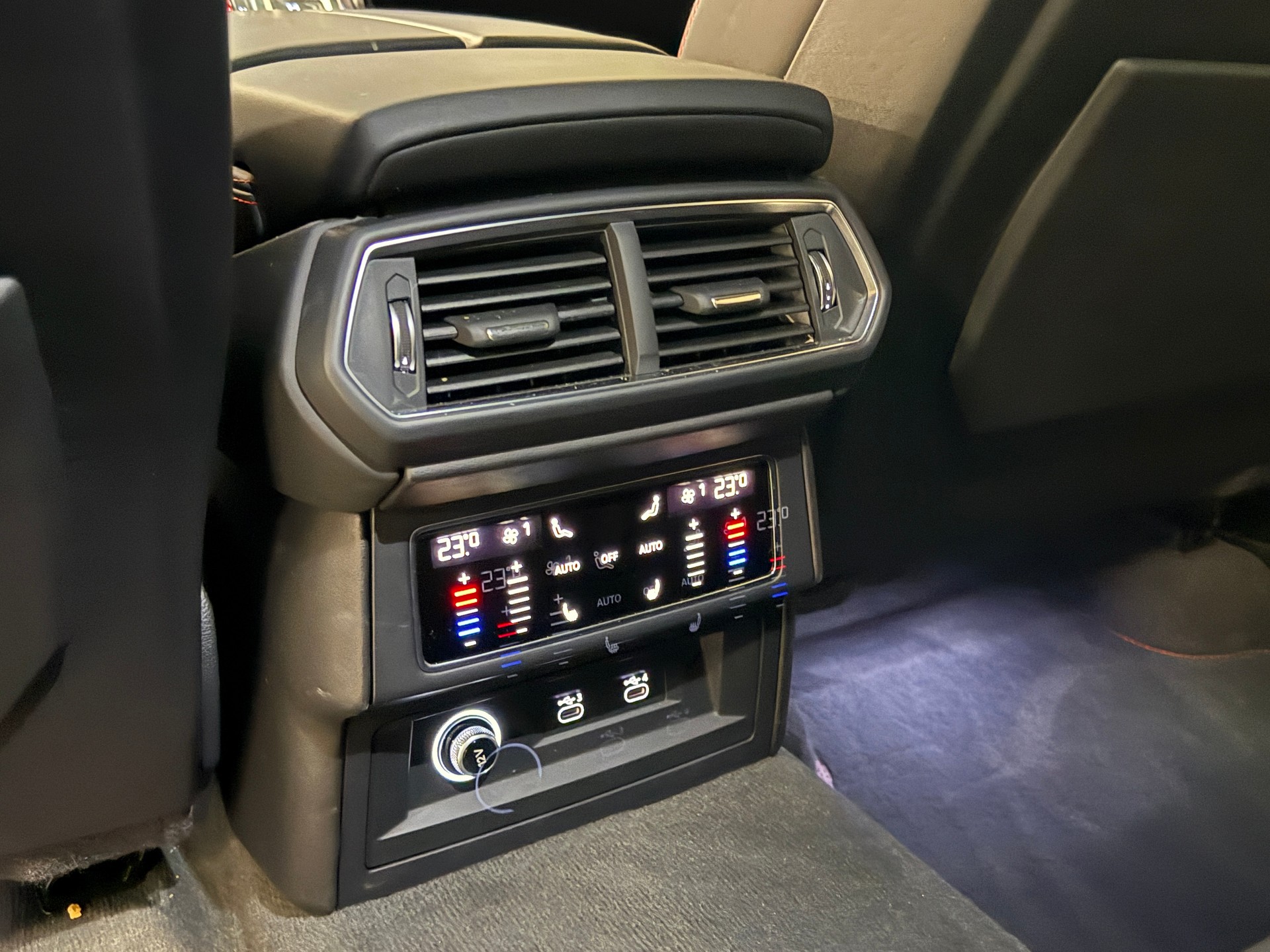 LAMBORGHINI Urus E-Gear | CH-Fzg. | 1. Hand | Top Ausstattung-image-15