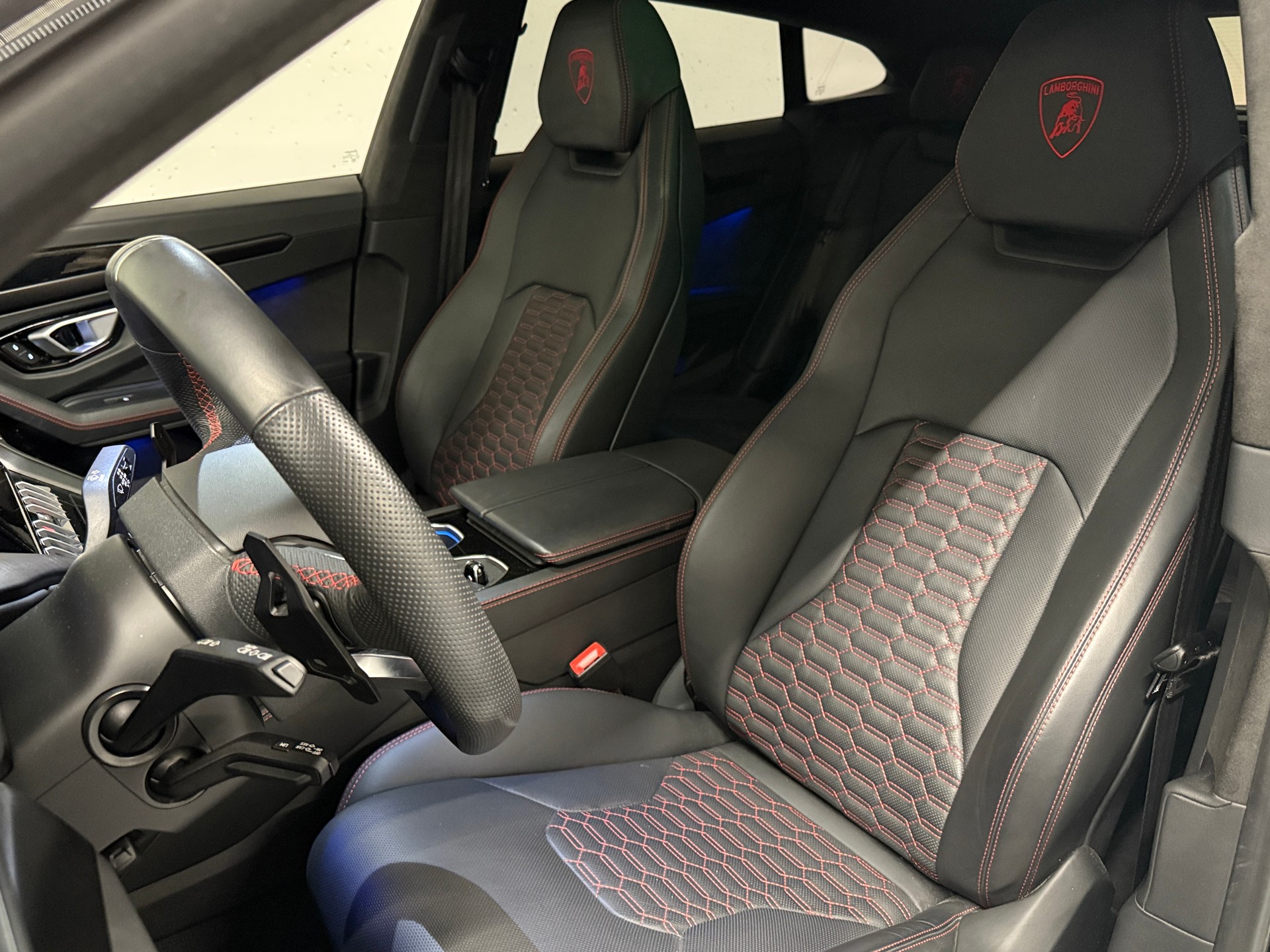 LAMBORGHINI Urus E-Gear | CH-Fzg. | 1. Hand | Top Ausstattung-image-12