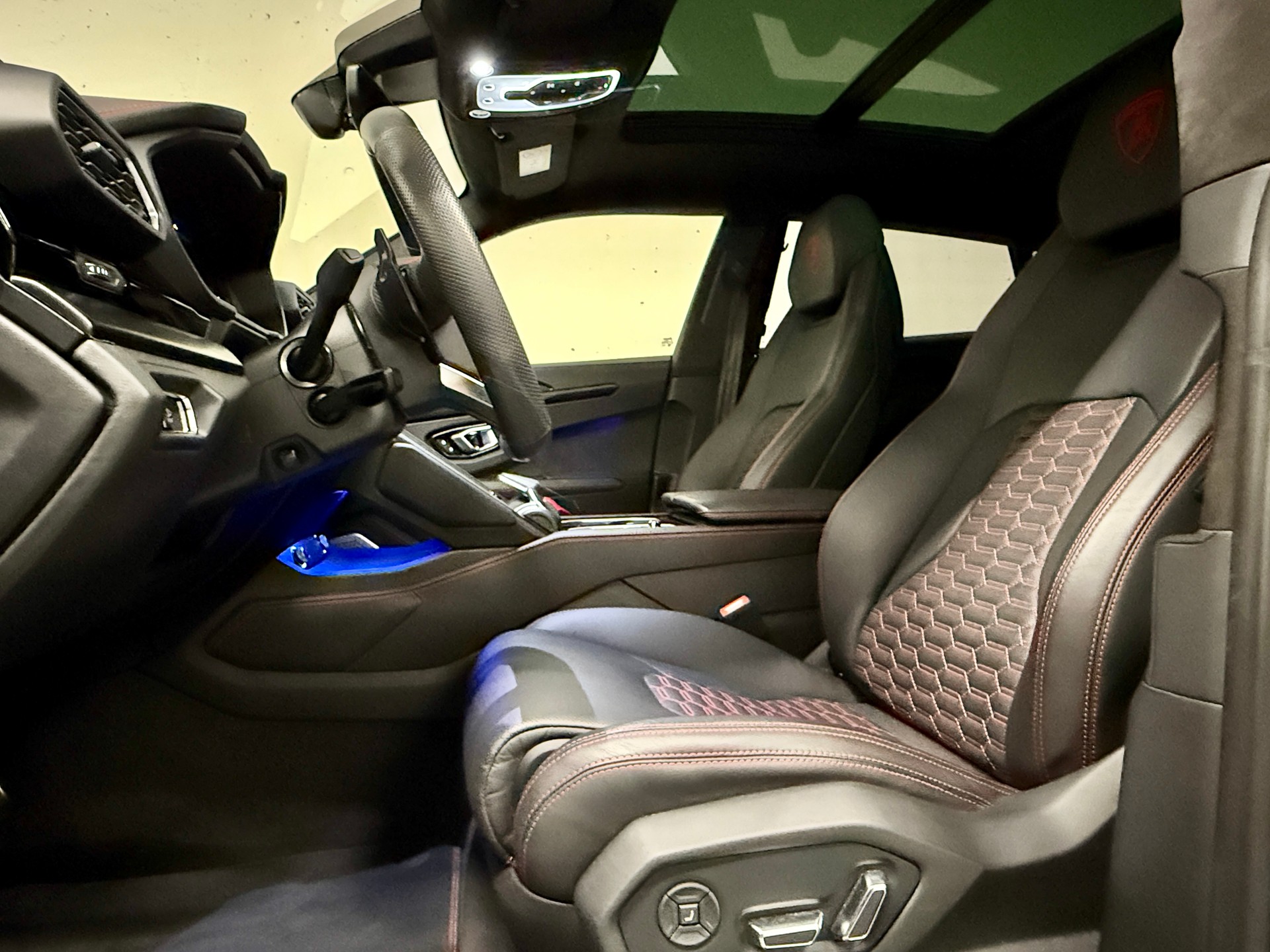 LAMBORGHINI Urus E-Gear | CH-Fzg. | 1. Hand | Top Ausstattung-image-10