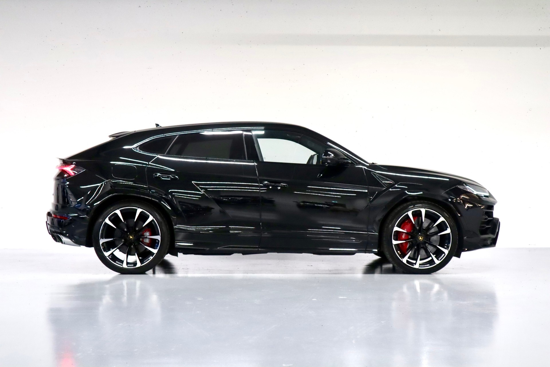 LAMBORGHINI Urus E-Gear | CH-Fzg. | 1. Hand | Top Ausstattung-image-5