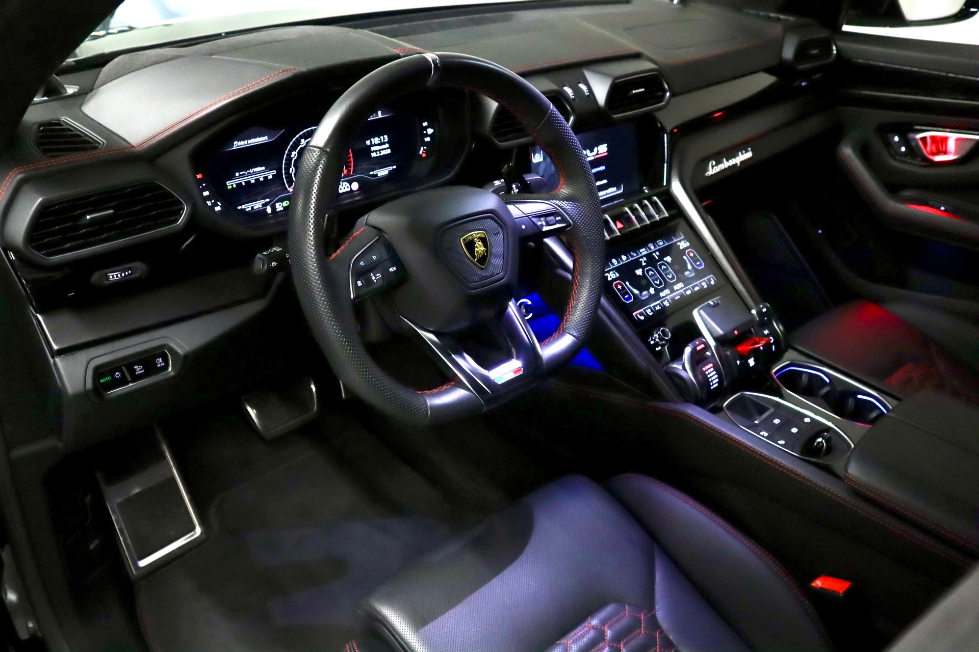 LAMBORGHINI Urus E-Gear | CH-Fzg. | 1. Hand | Top Ausstattung-image-9