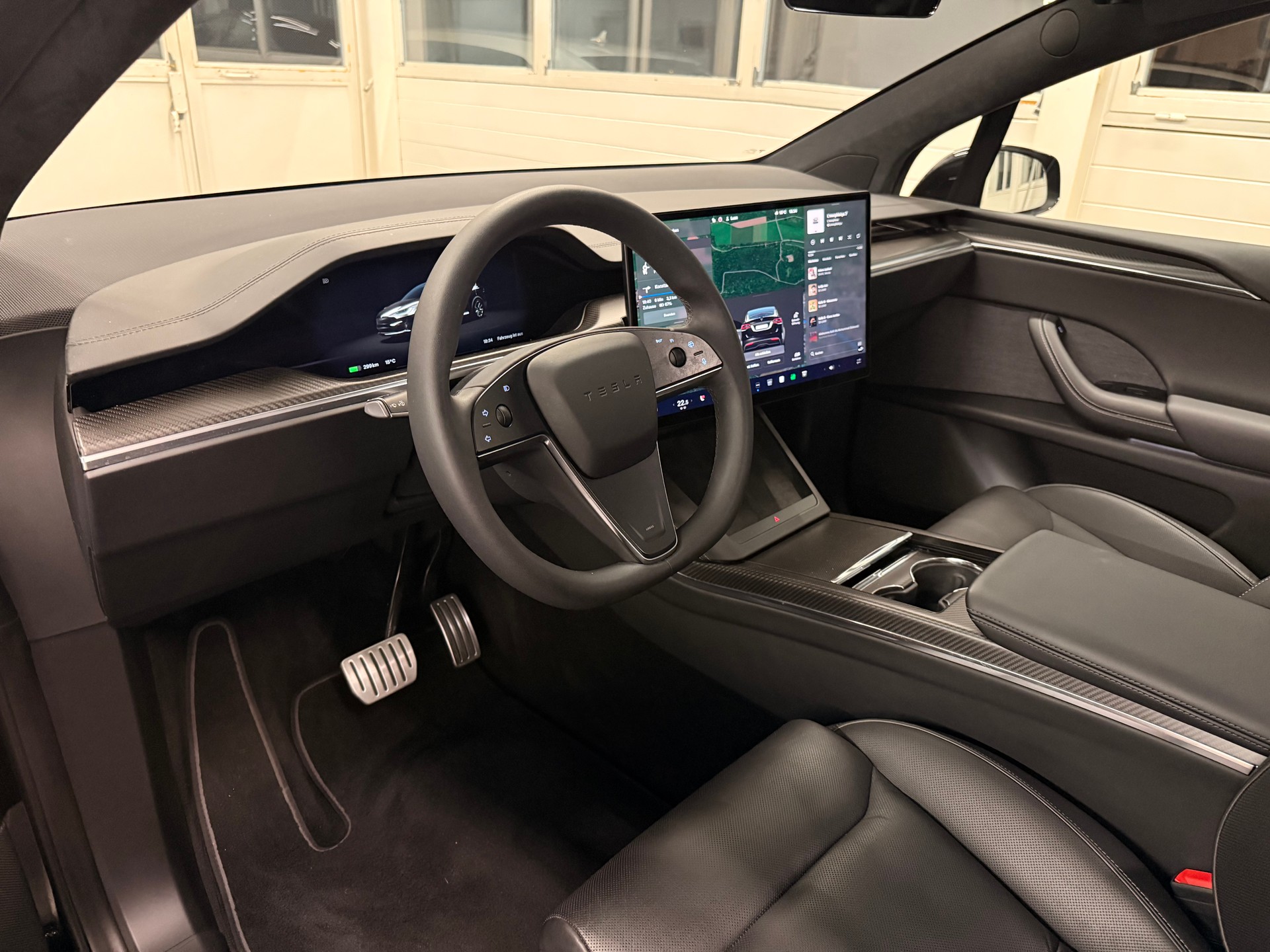 TESLA Model X 100kWh Plaid-image-12
