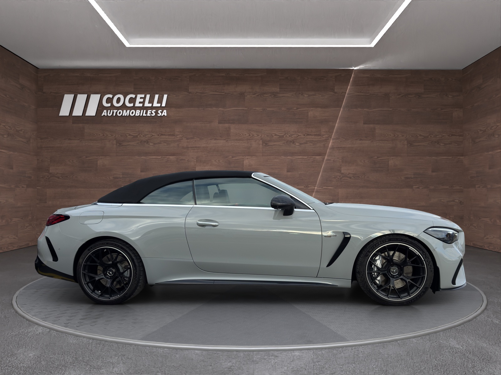 MERCEDES-BENZ CLE AMG 53 Cabrio 4Matic+ 9G-Tronic-image-3