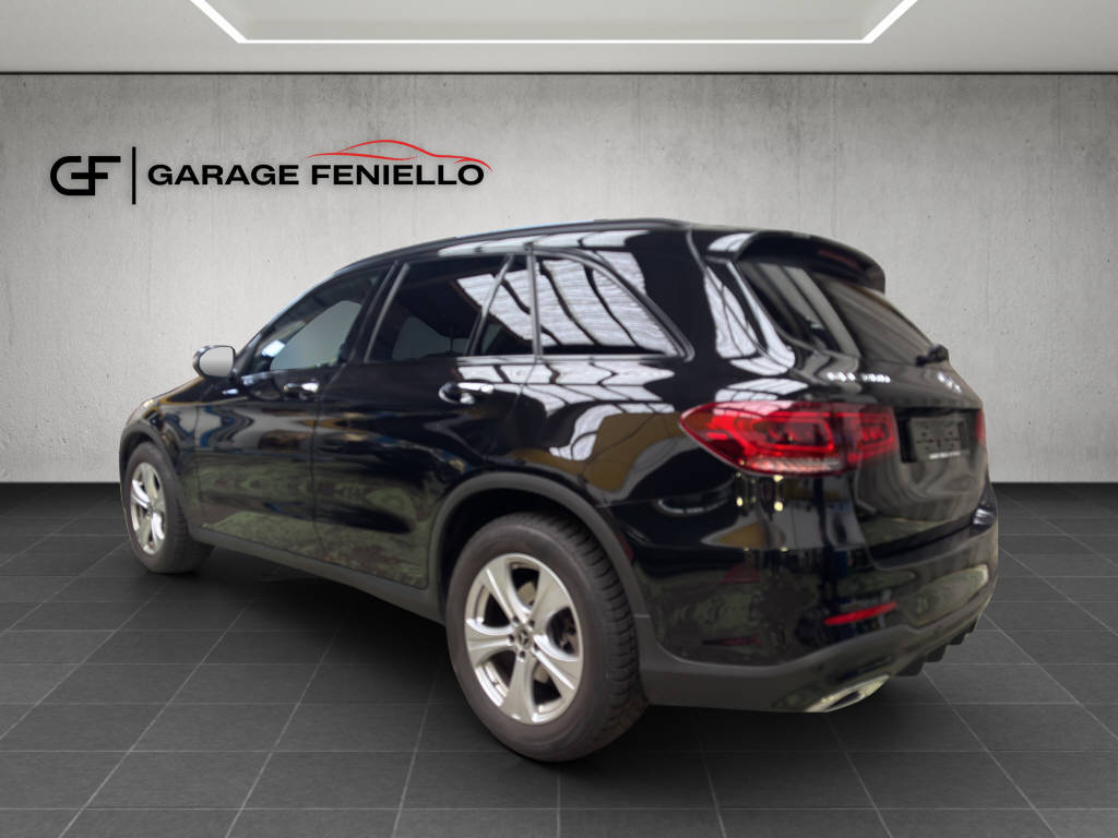 MERCEDES-BENZ GLC 300 AMG Line 4m-image-4