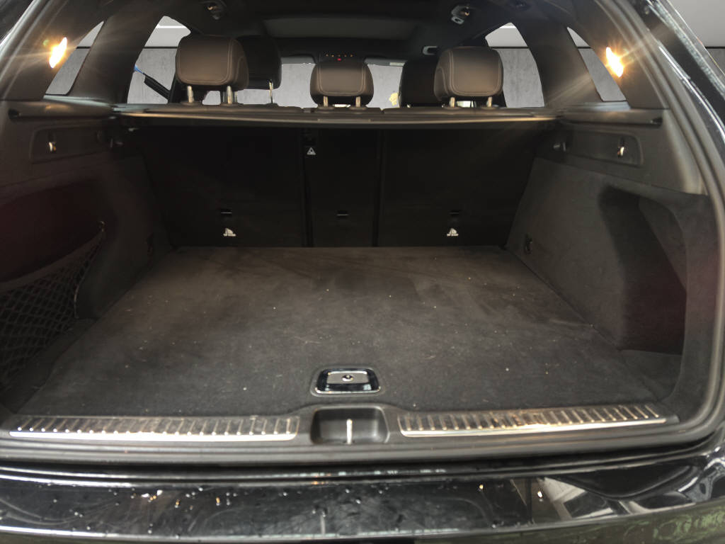 MERCEDES-BENZ GLC 300 AMG Line 4m-image-13