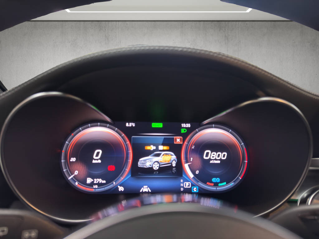 MERCEDES-BENZ GLC 300 AMG Line 4m-image-11