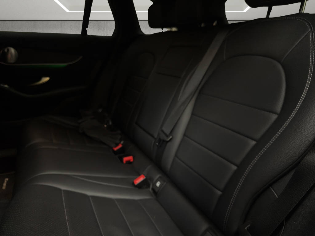 MERCEDES-BENZ GLC 300 AMG Line 4m-image-12