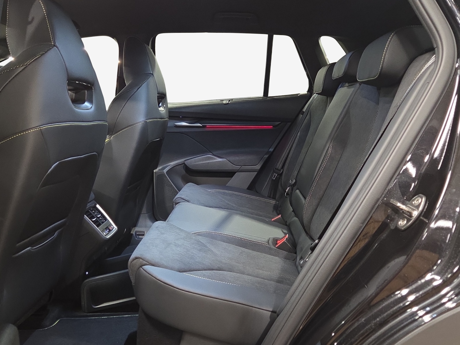 SKODA Elroq RS 4x4-image-11