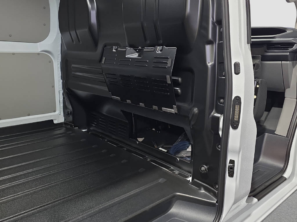 FORD Transit Custom Van 320 L1 2.5 Duratec 233 PS Trend PHEV-image-13