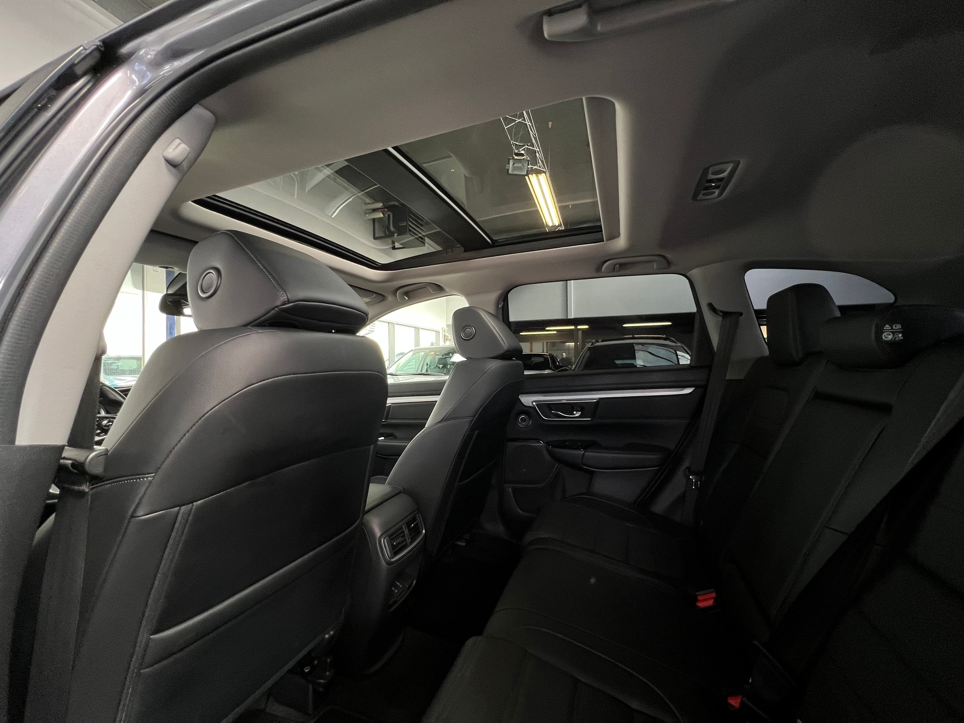 HONDA CR-V 1.5 i-VTEC Executive 4WD Automatic-image-10