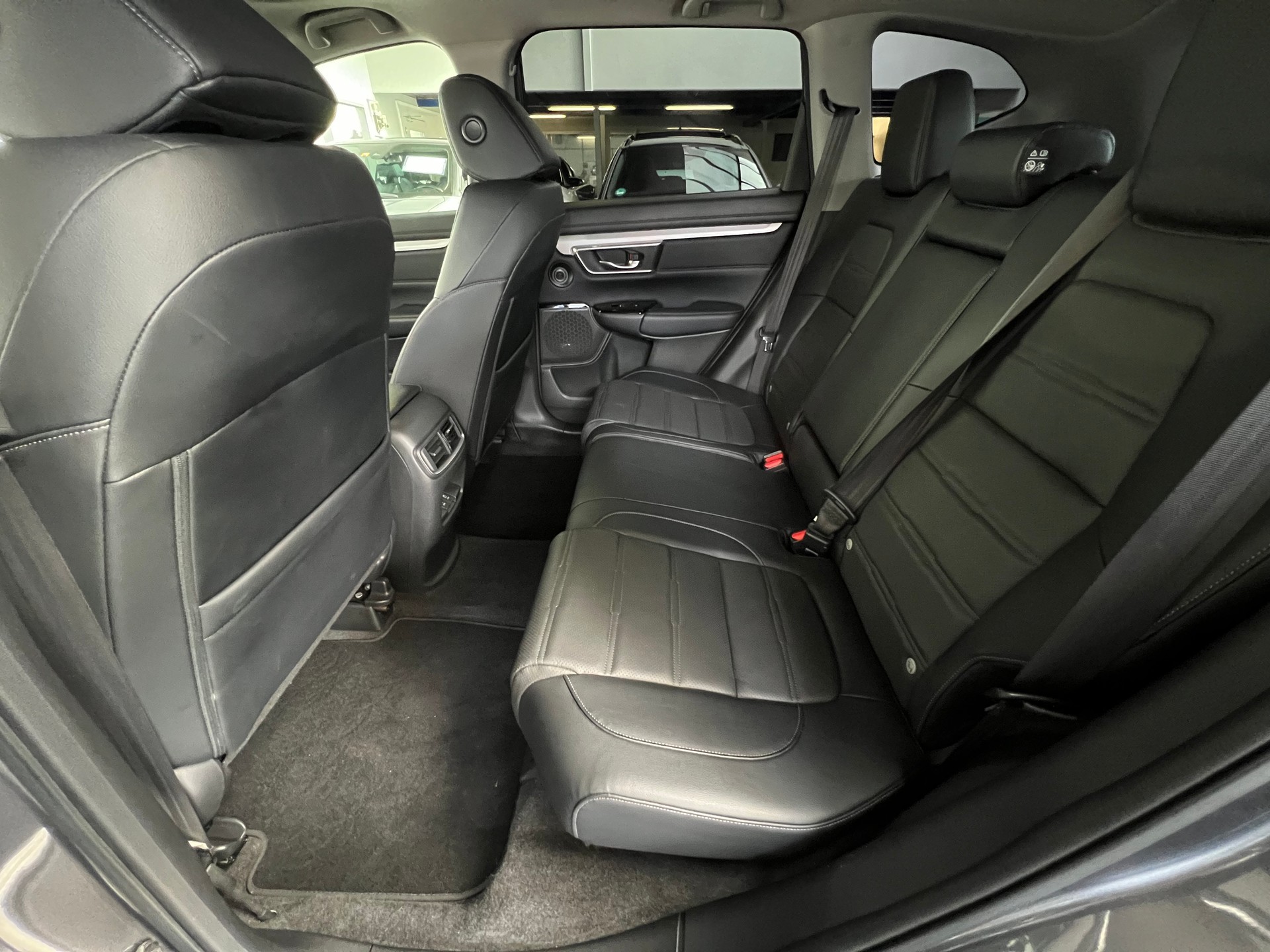 HONDA CR-V 1.5 i-VTEC Executive 4WD Automatic-image-9
