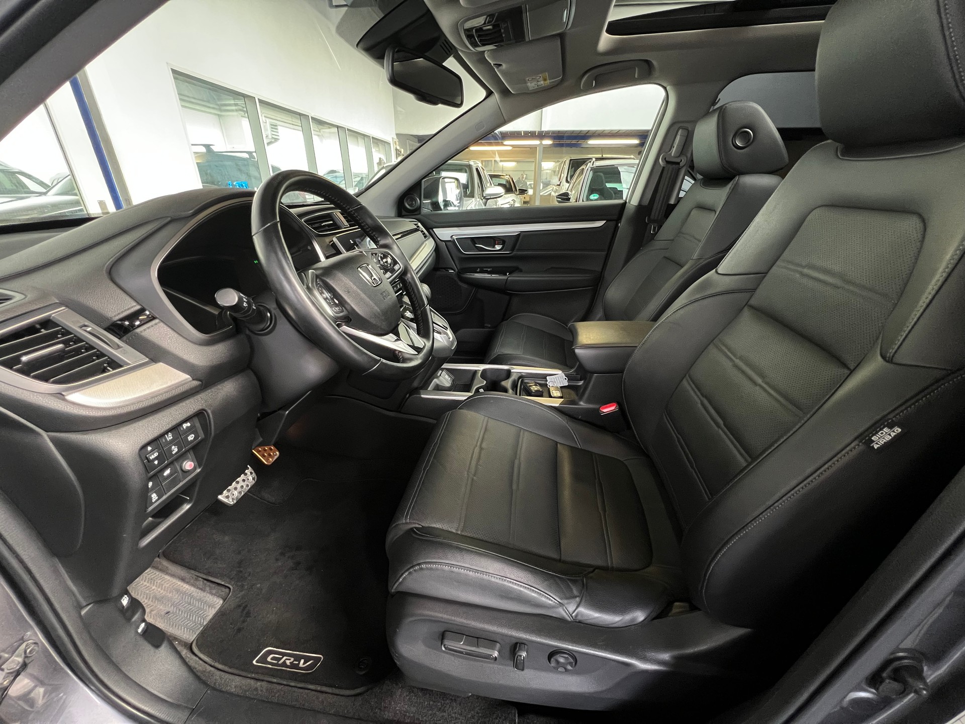HONDA CR-V 1.5 i-VTEC Executive 4WD Automatic-image-8