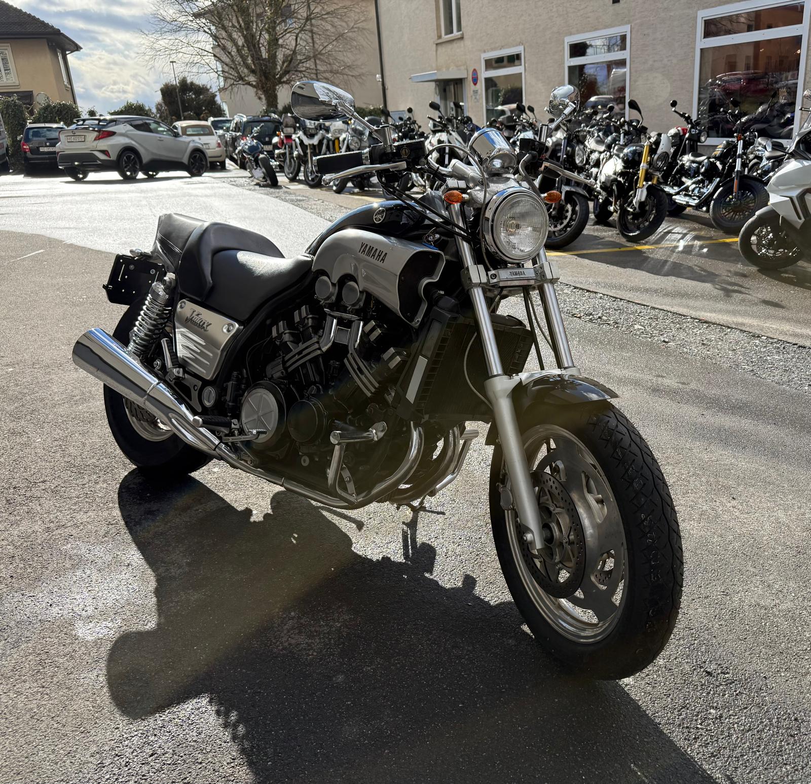 YAMAHA V-Max VMX 1200-showroom-element-1