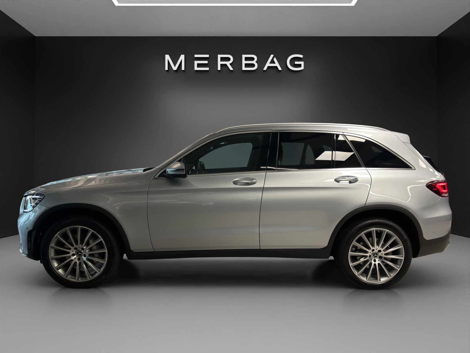 MERCEDES-BENZ GLC 300 de AMG Line 4M A-image-2