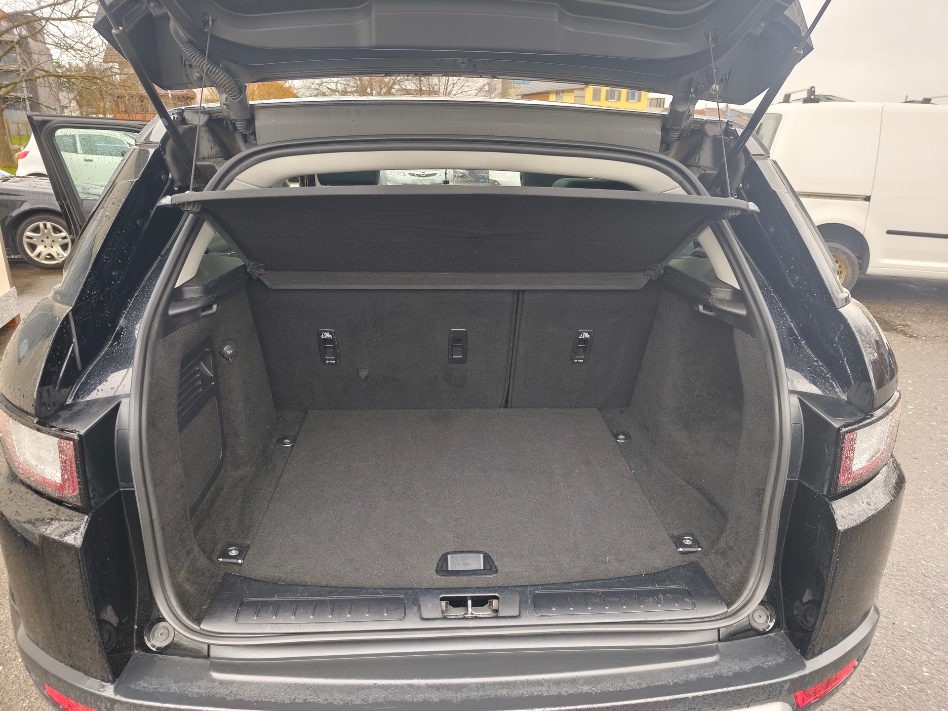 LAND ROVER Range Rover Evoque 2.0 TD4 SE Advantage AT9-image-7