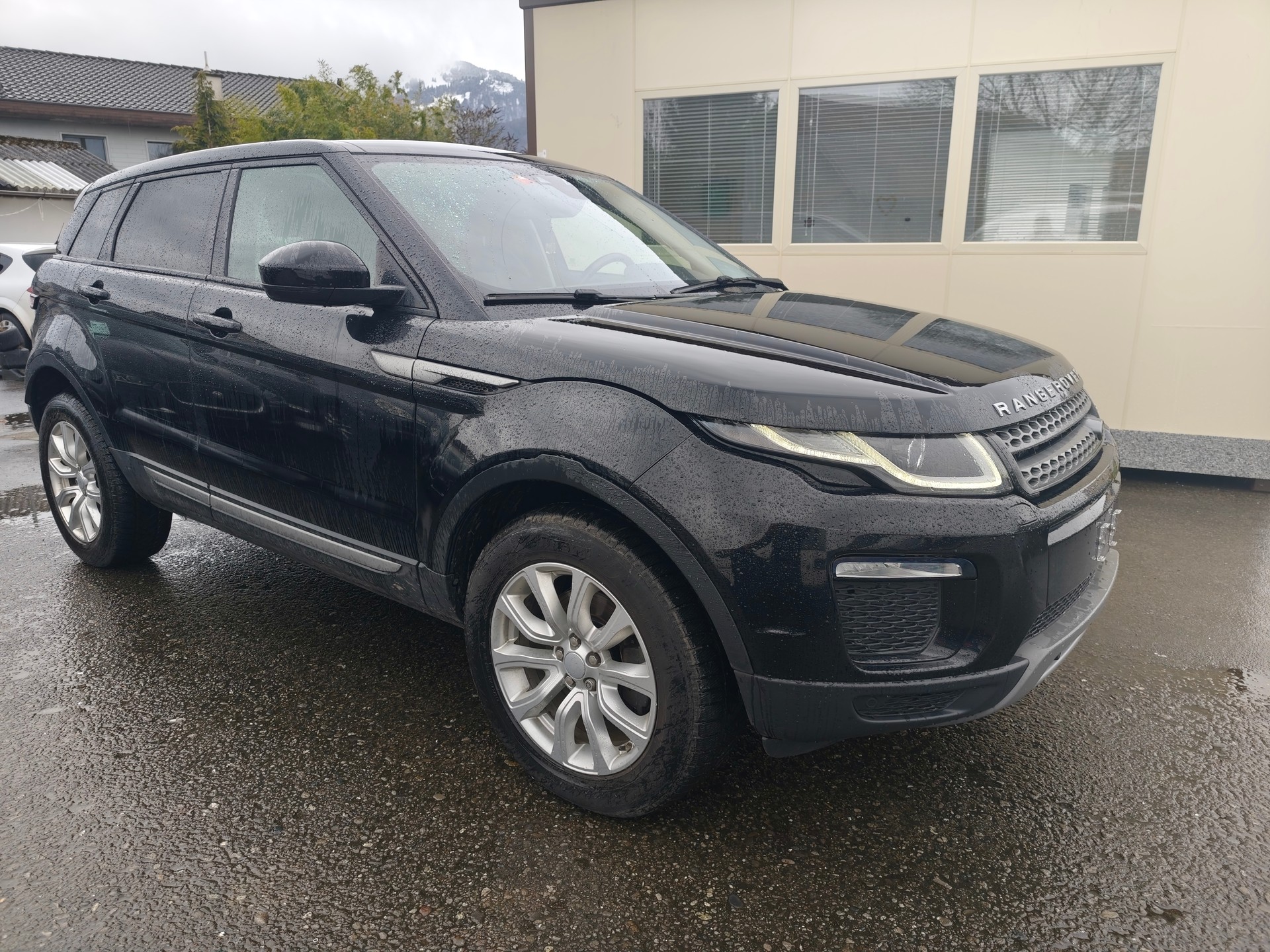 LAND ROVER Range Rover Evoque 2.0 TD4 SE Advantage AT9-image-1