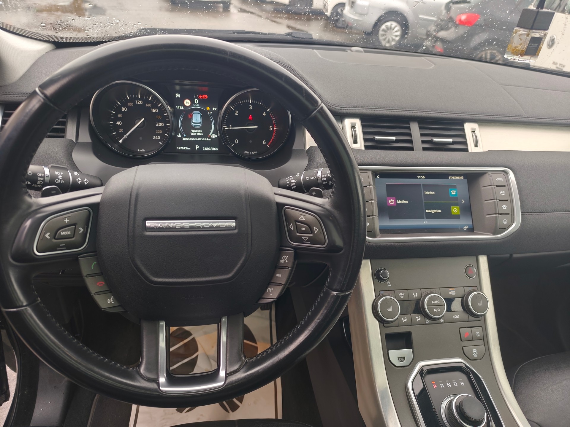 LAND ROVER Range Rover Evoque 2.0 TD4 SE Advantage AT9-image-5