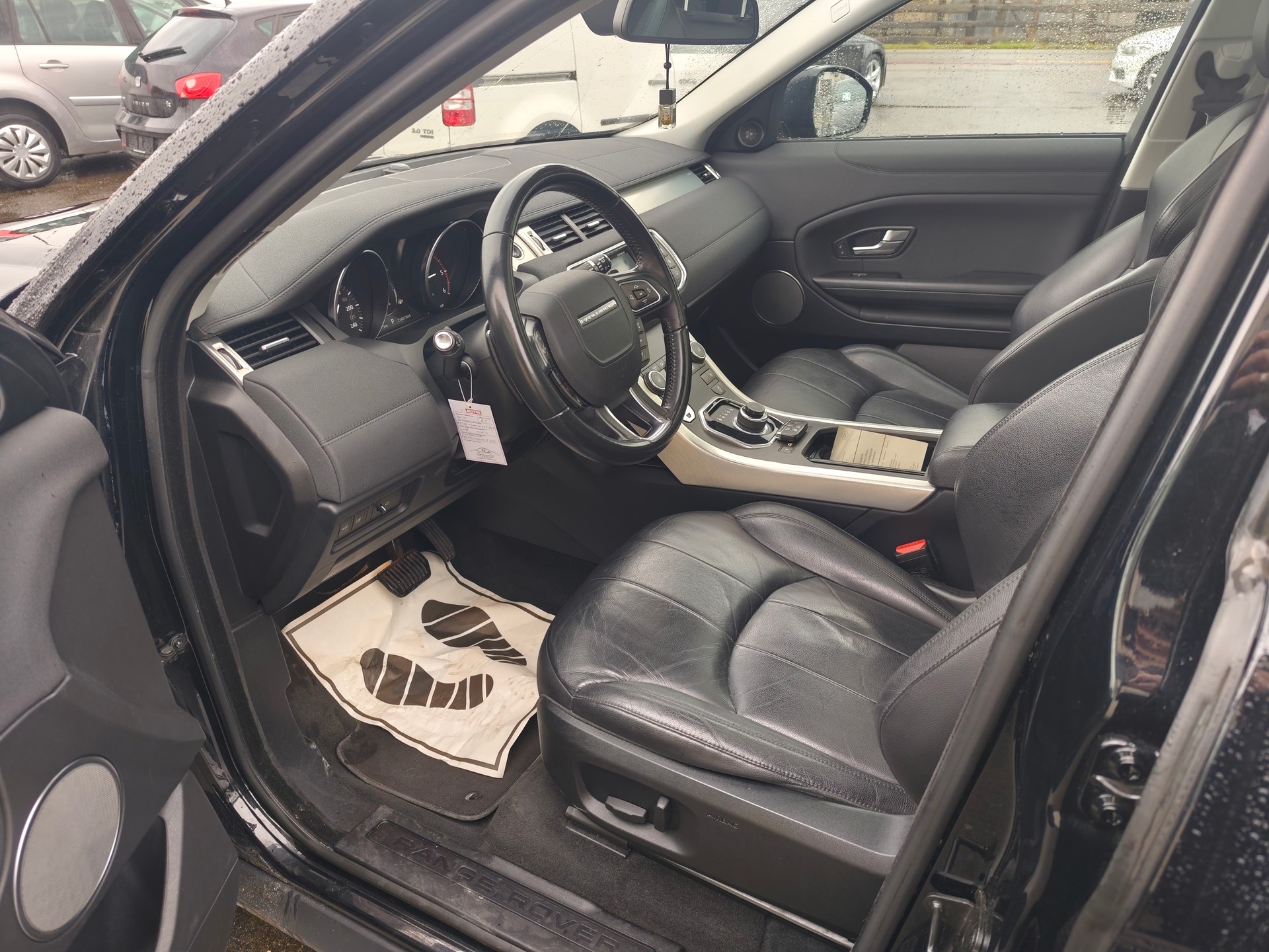 LAND ROVER Range Rover Evoque 2.0 TD4 SE Advantage AT9-image-4