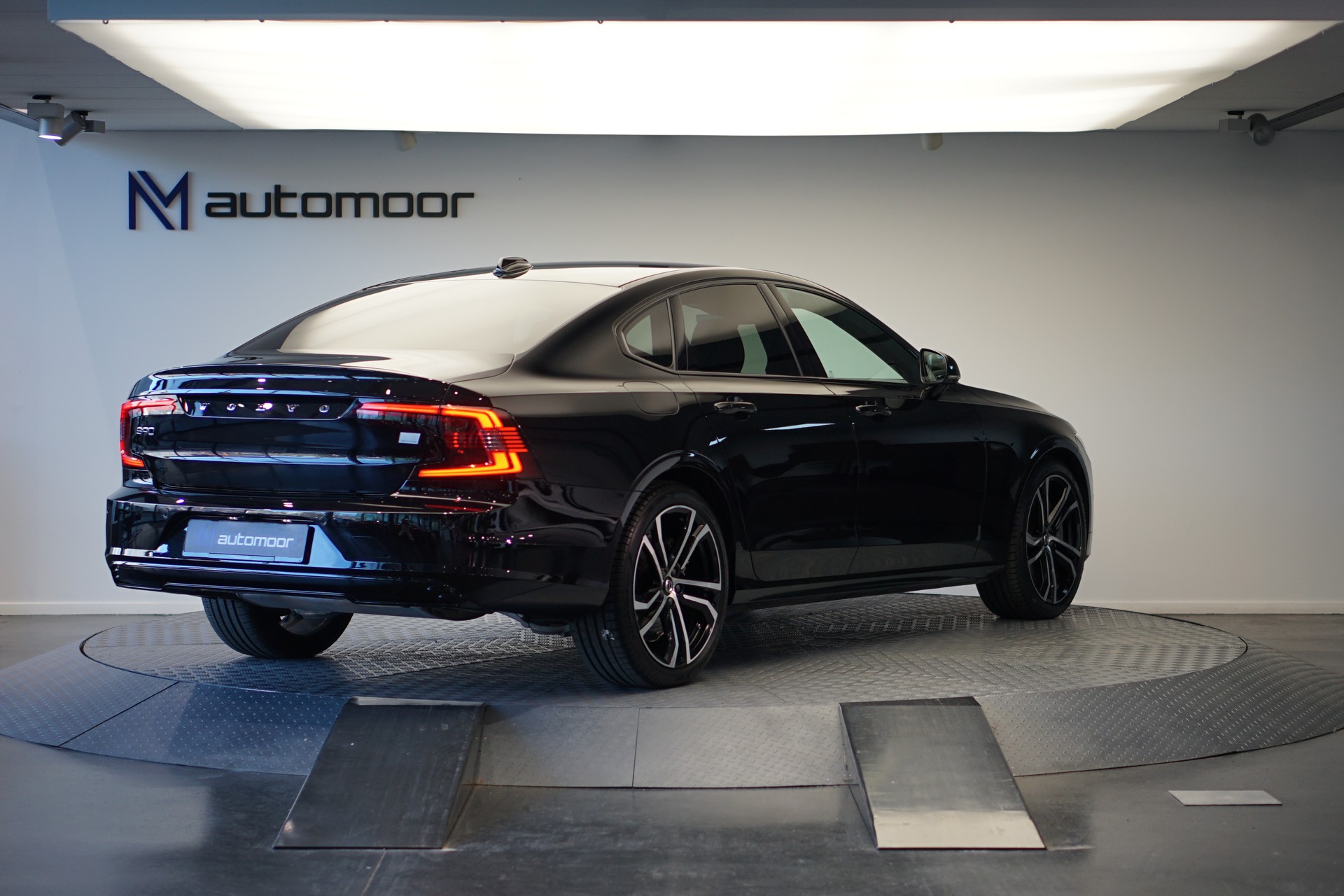 VOLVO S90 T8 eAWD Plug in Hybrid Plus Dark Geartronic-image-4