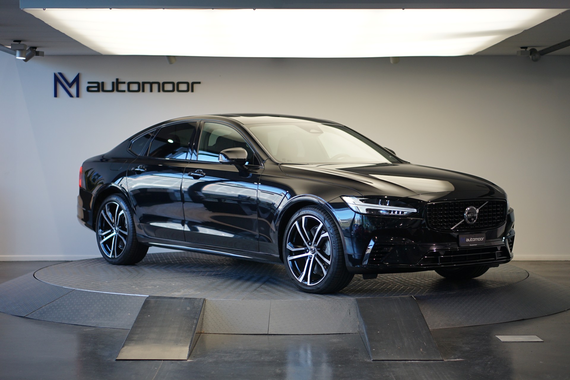 VOLVO S90 T8 eAWD Plug in Hybrid Plus Dark Geartronic-showroom-element-2