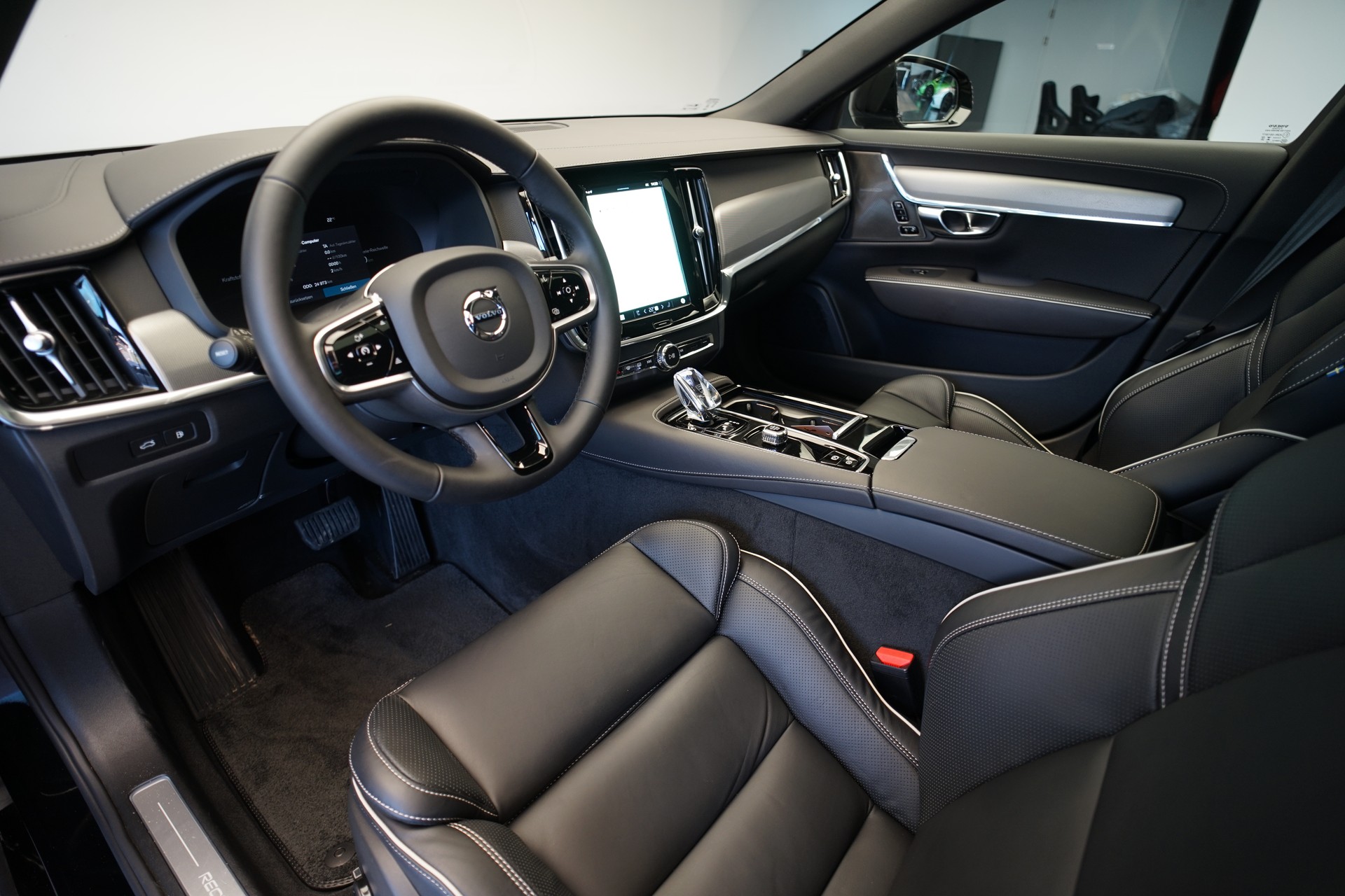 VOLVO S90 T8 eAWD Plug in Hybrid Plus Dark Geartronic-image-13